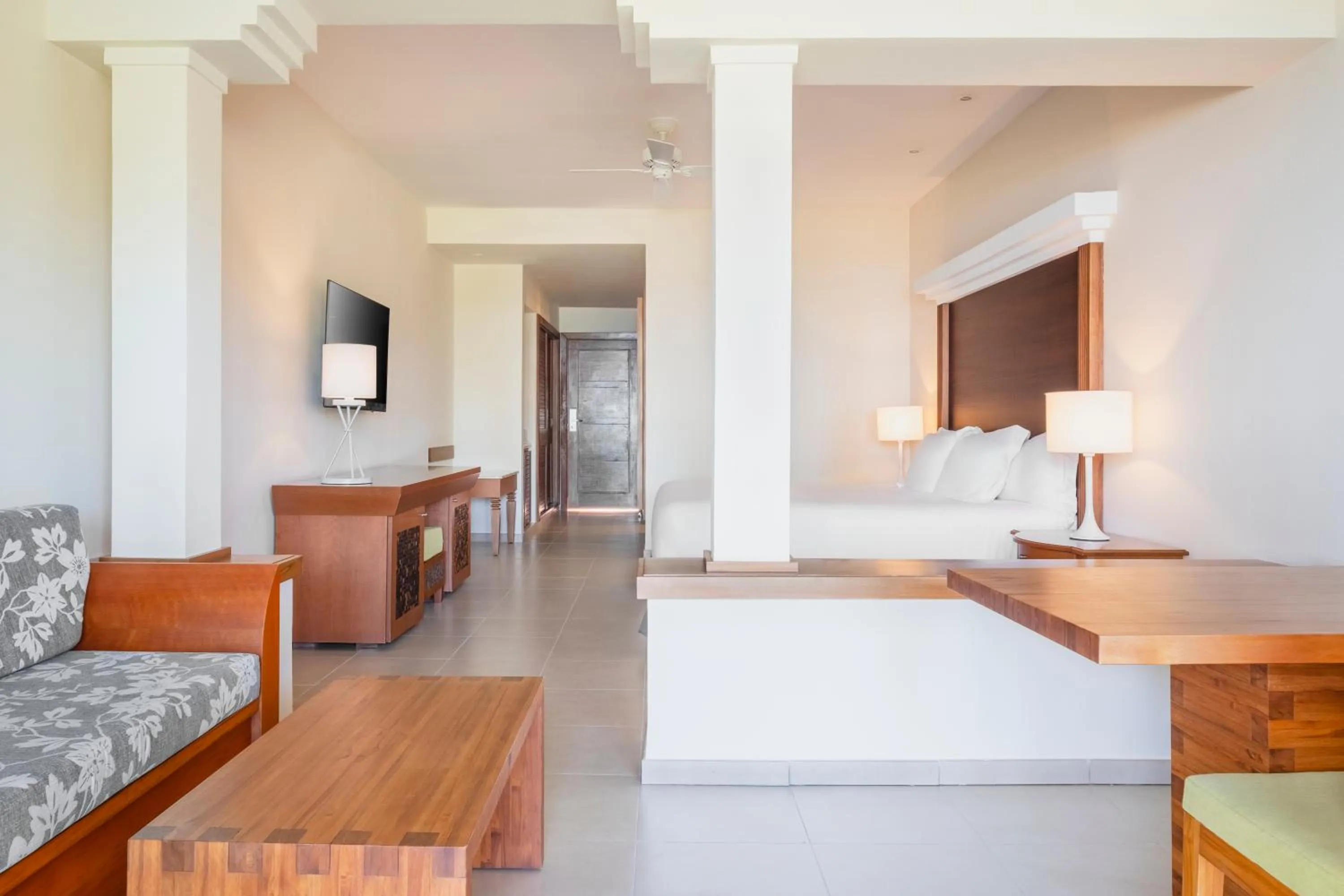 Photo of the whole room, Bed in Iberostar Selection Praia do Forte - All Inclusive