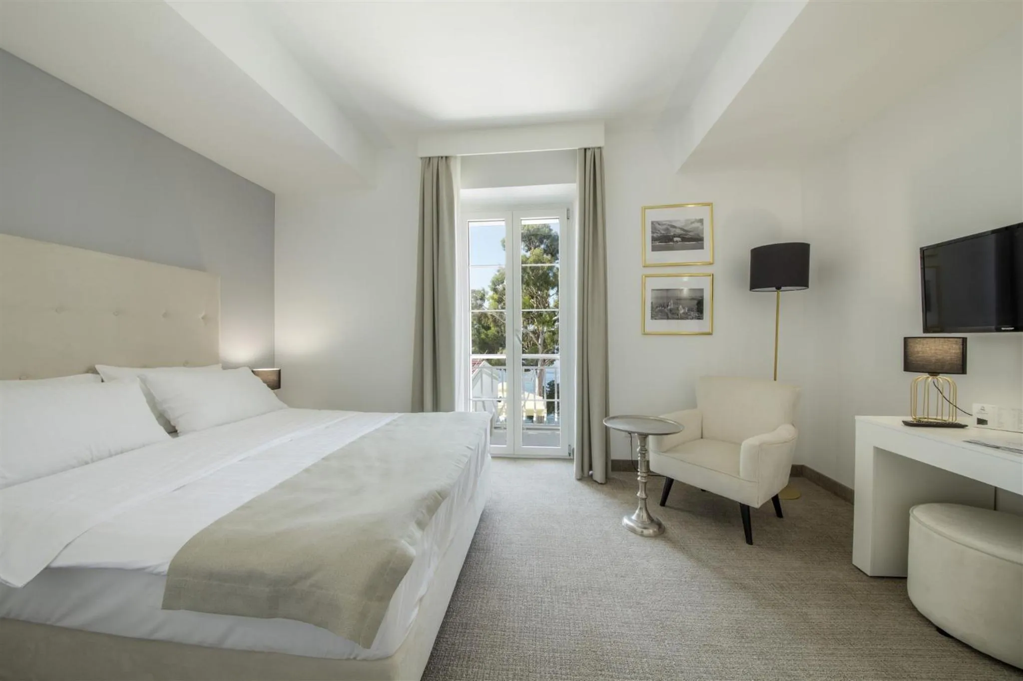 Bed in Aminess Younique Bellevue Hotel