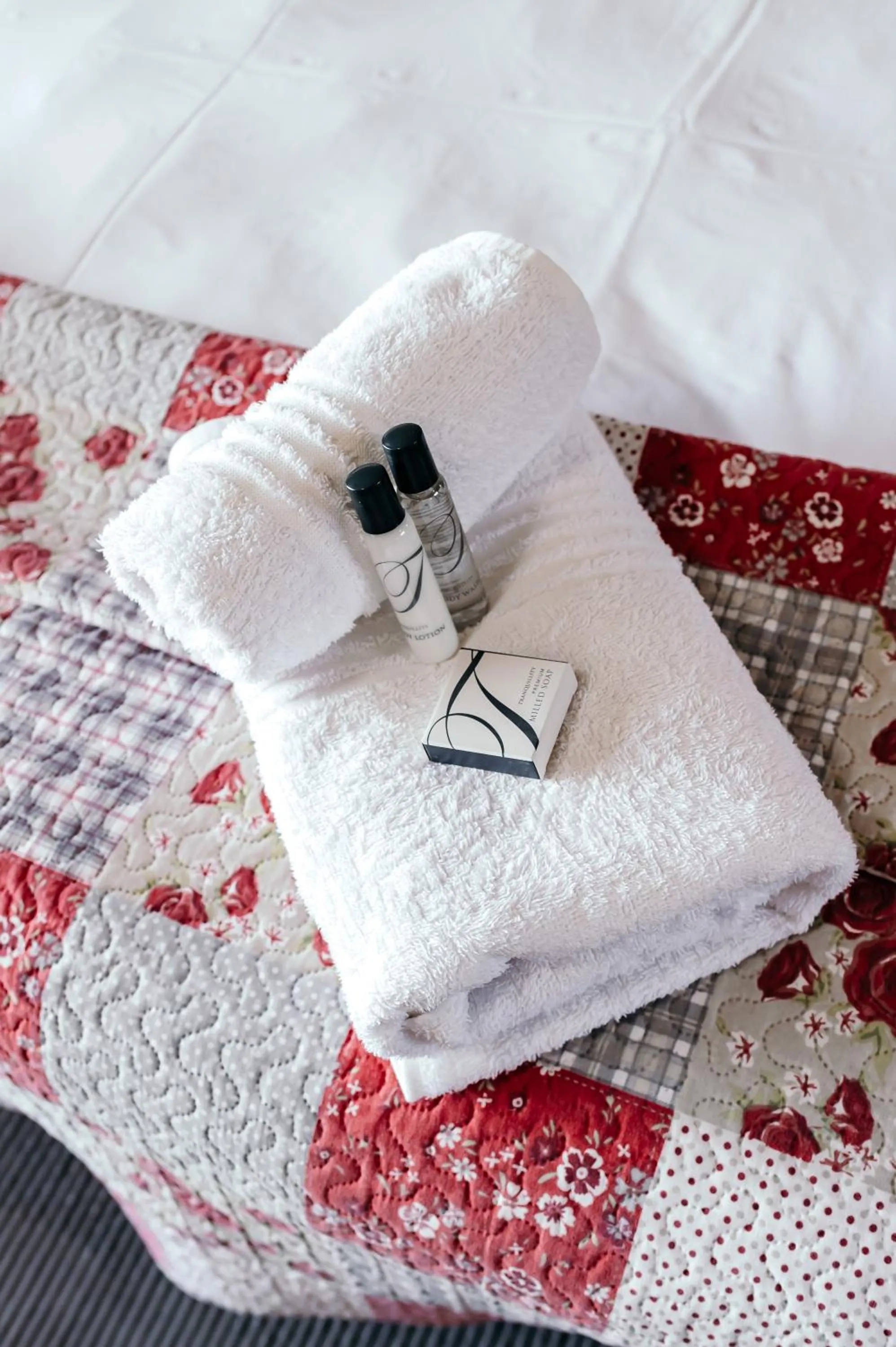 towels, Bed in Misty Morn Cottages