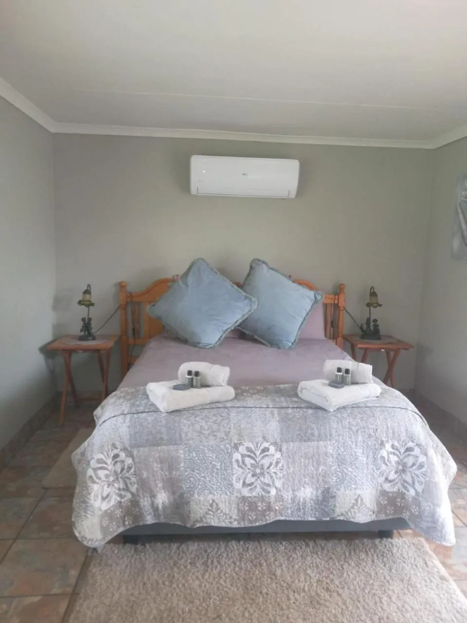 Bed in Misty Morn Cottages