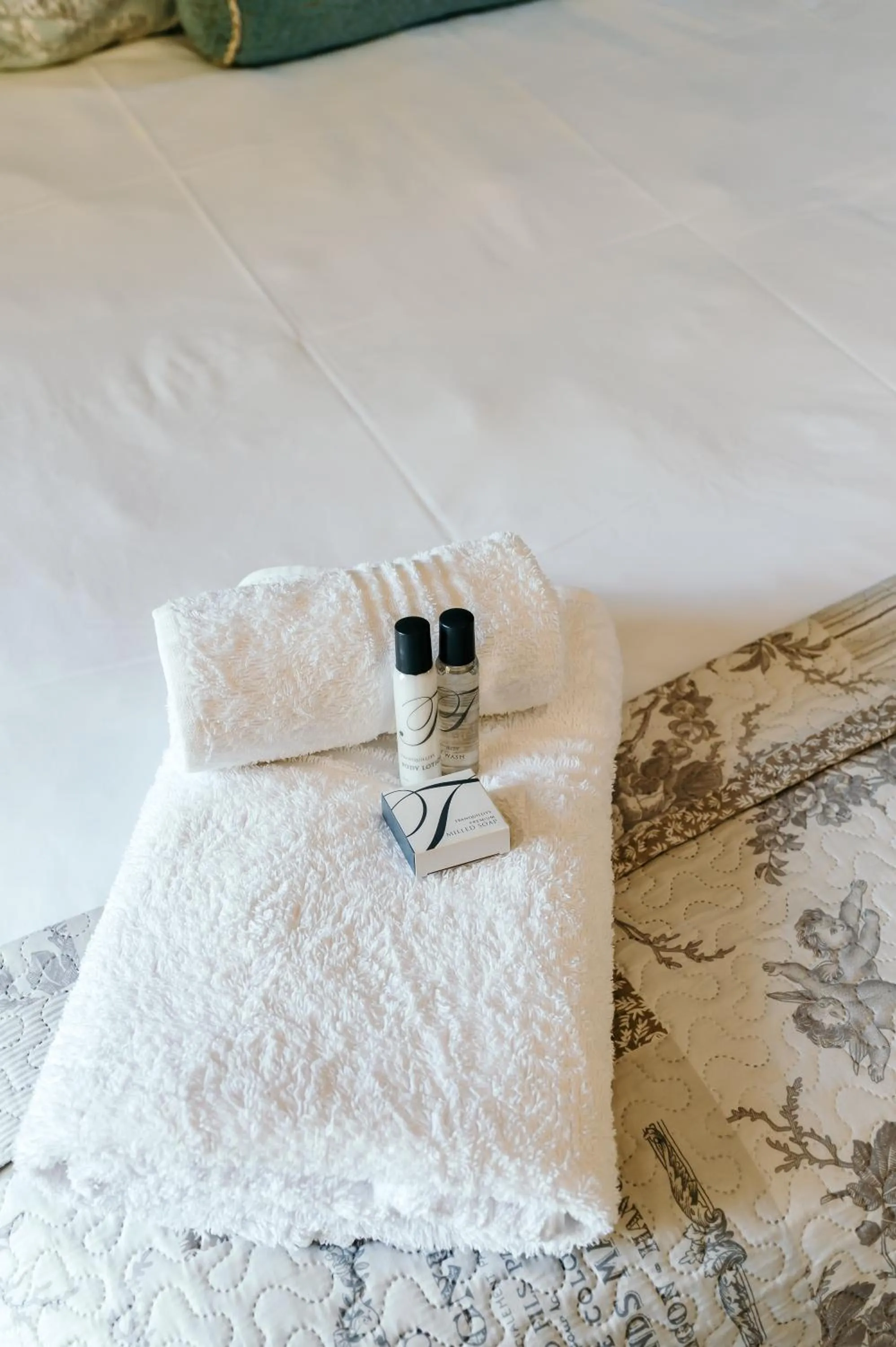 towels, Bed in Misty Morn Cottages