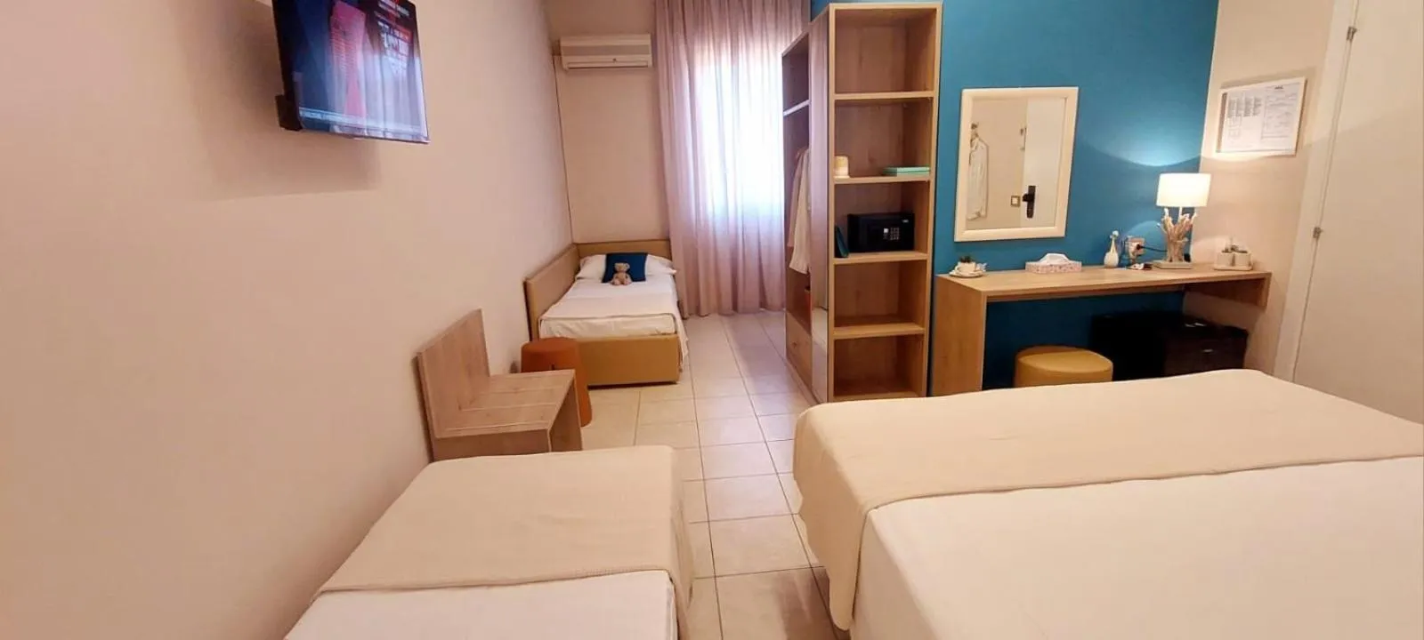 Photo of the whole room in Hotel Garden B&B