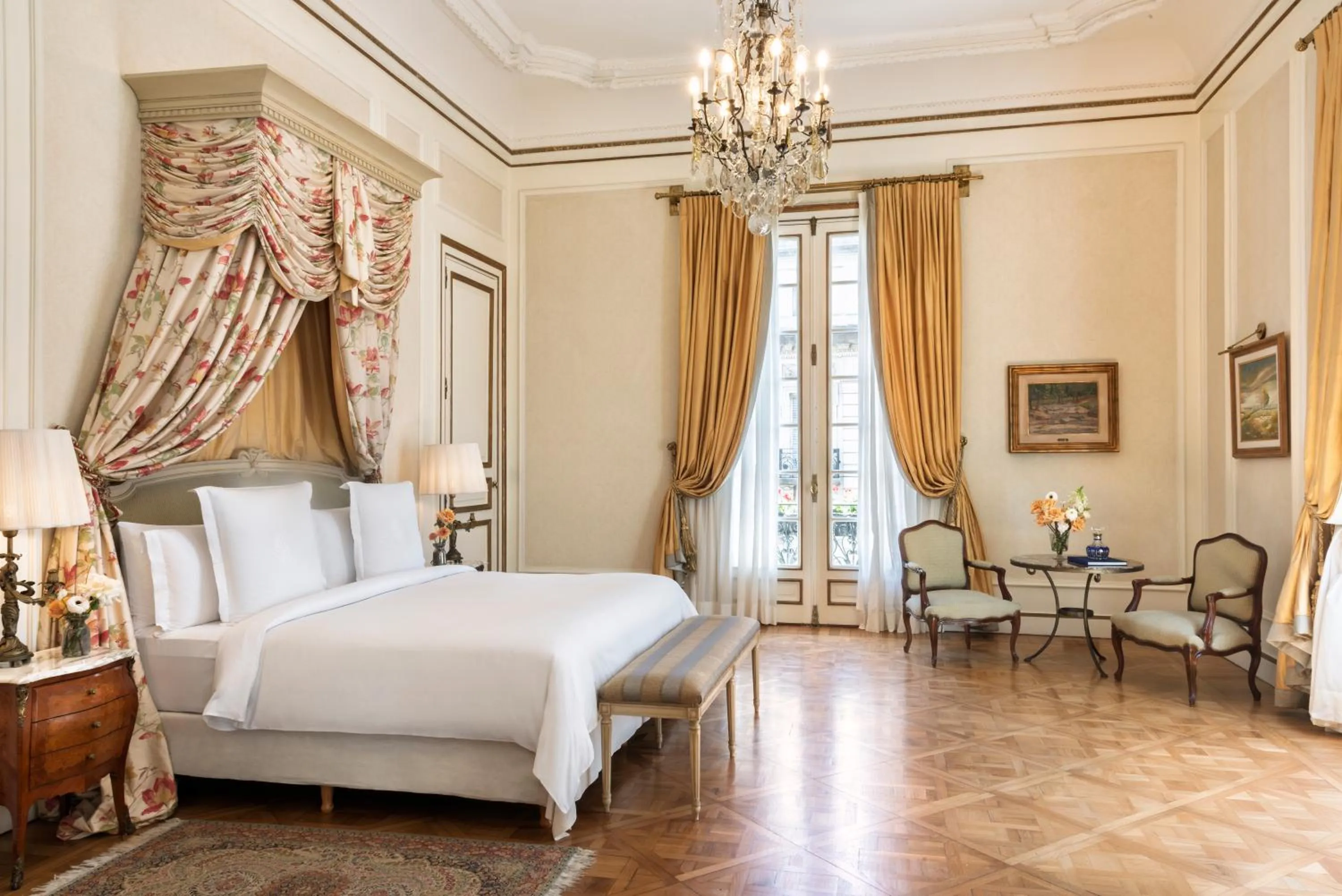 Bed in Four Seasons Hotel Buenos Aires