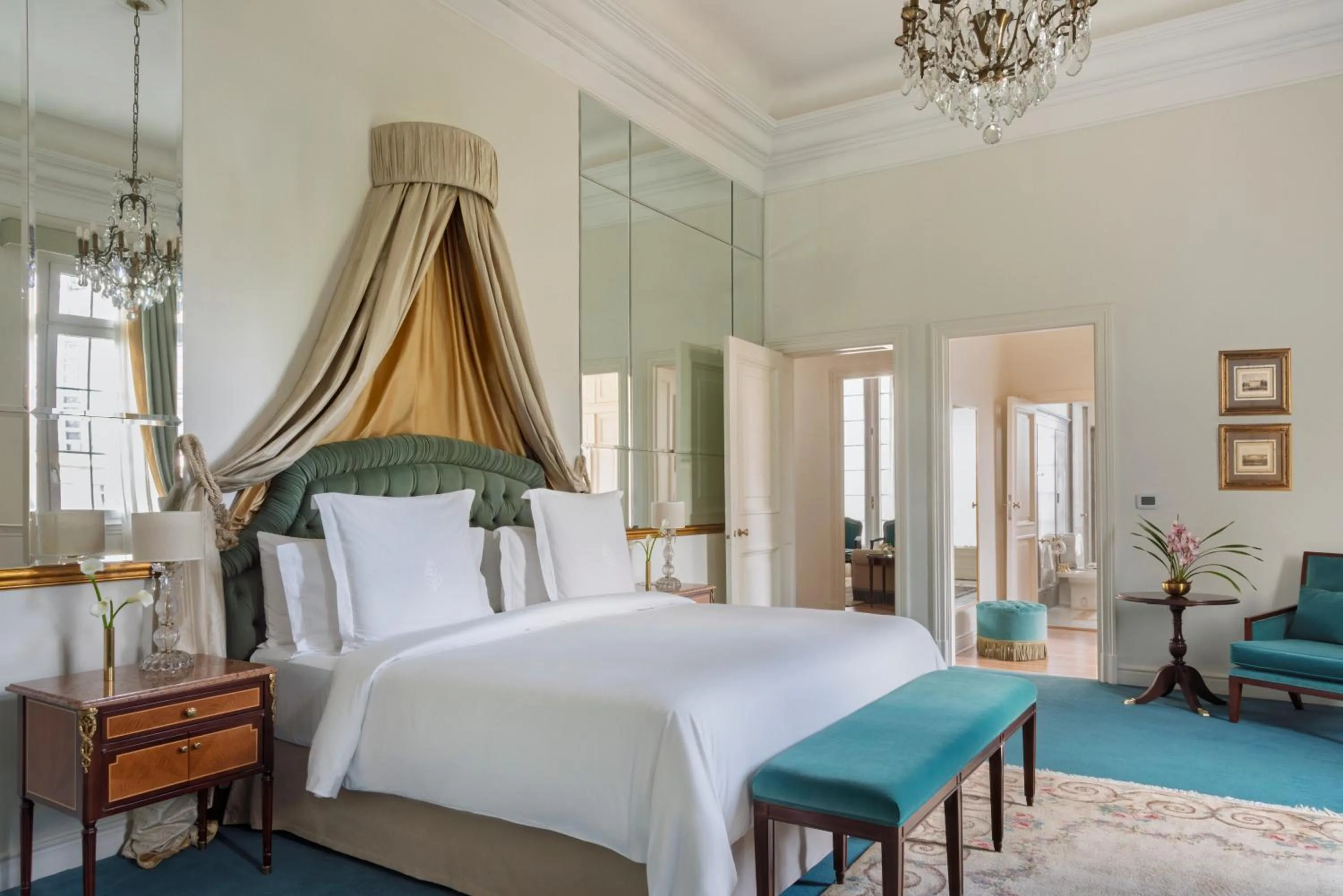 Bed in Four Seasons Hotel Buenos Aires