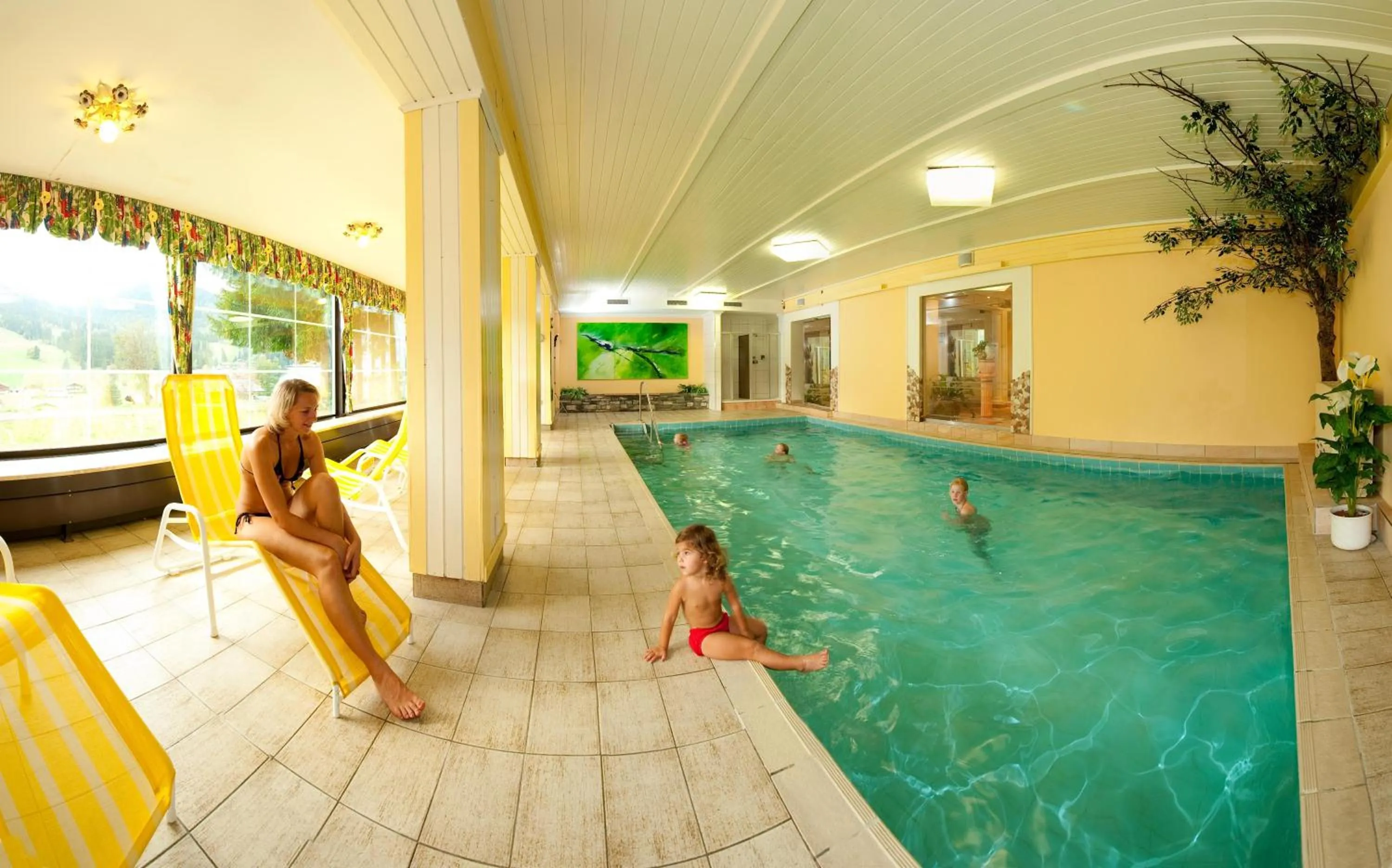 Swimming pool in Wohlfühlresort und Feriengut Martinerhof