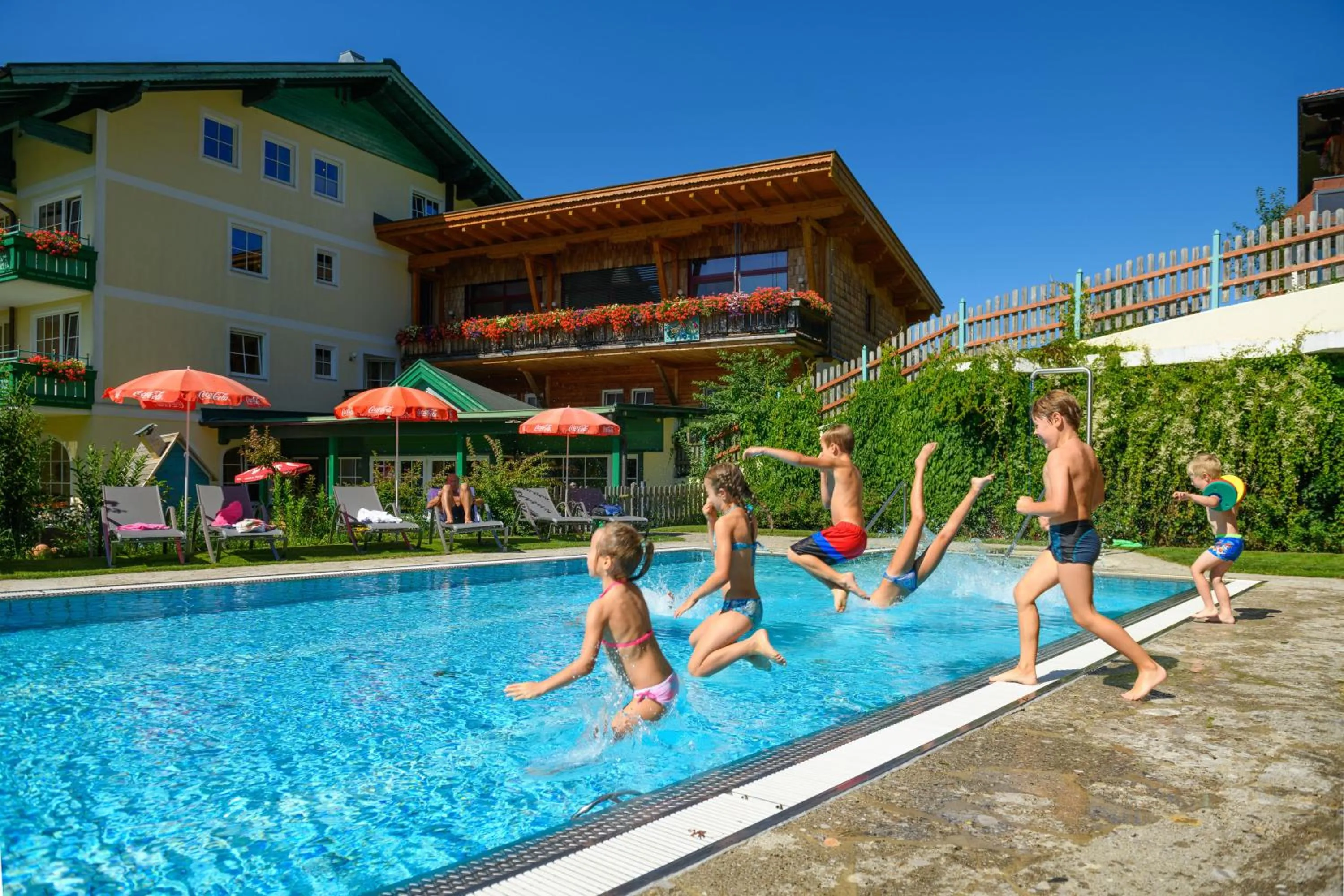 Swimming pool in Wohlfühlresort und Feriengut Martinerhof