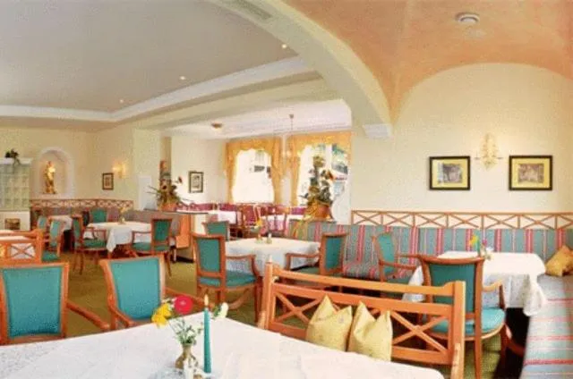 Restaurant/places to eat in Wohlfühlresort und Feriengut Martinerhof