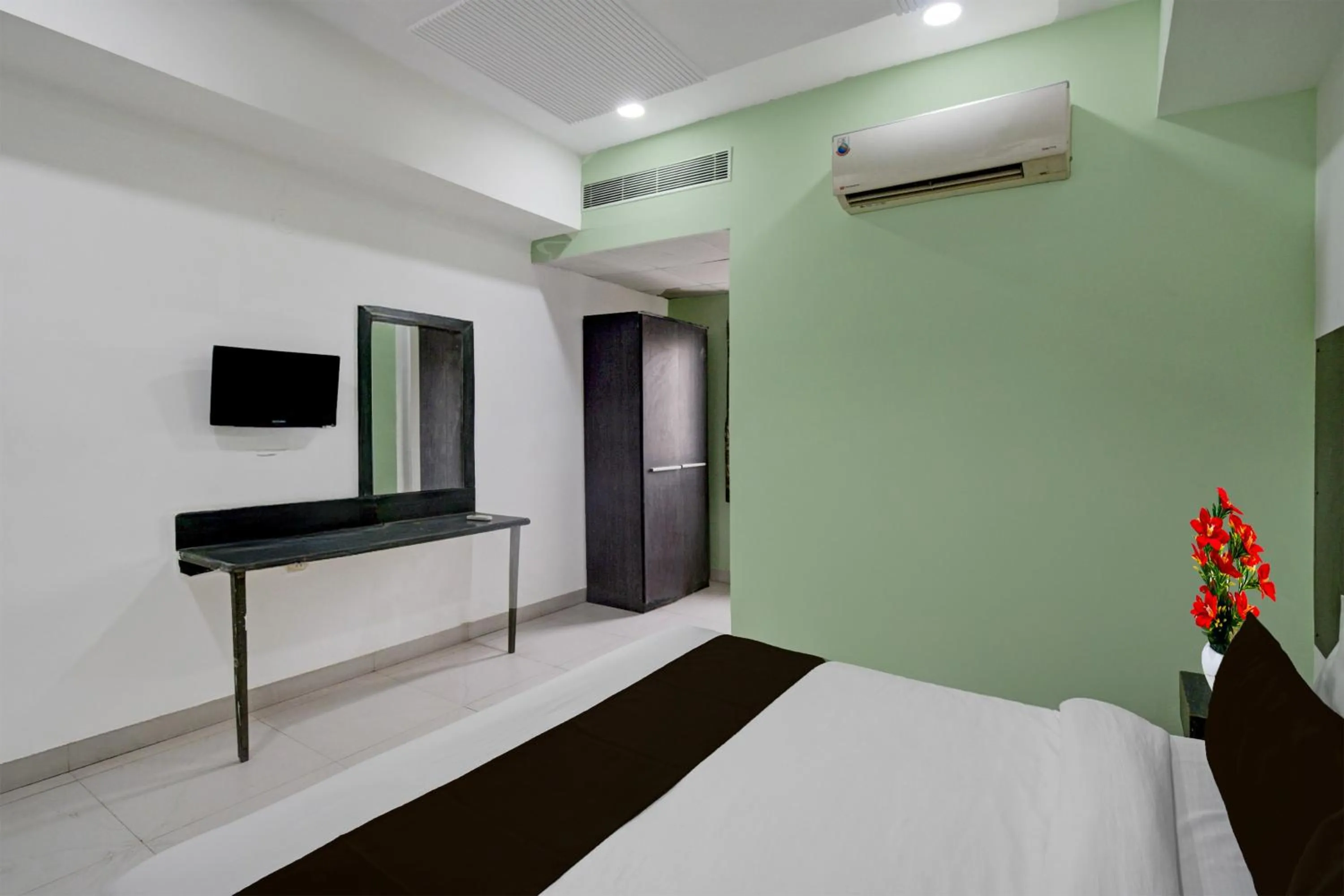 Bedroom, Bed in Hotel O Erragadda Metro Station Hyderabad Formerly Palak Residency
