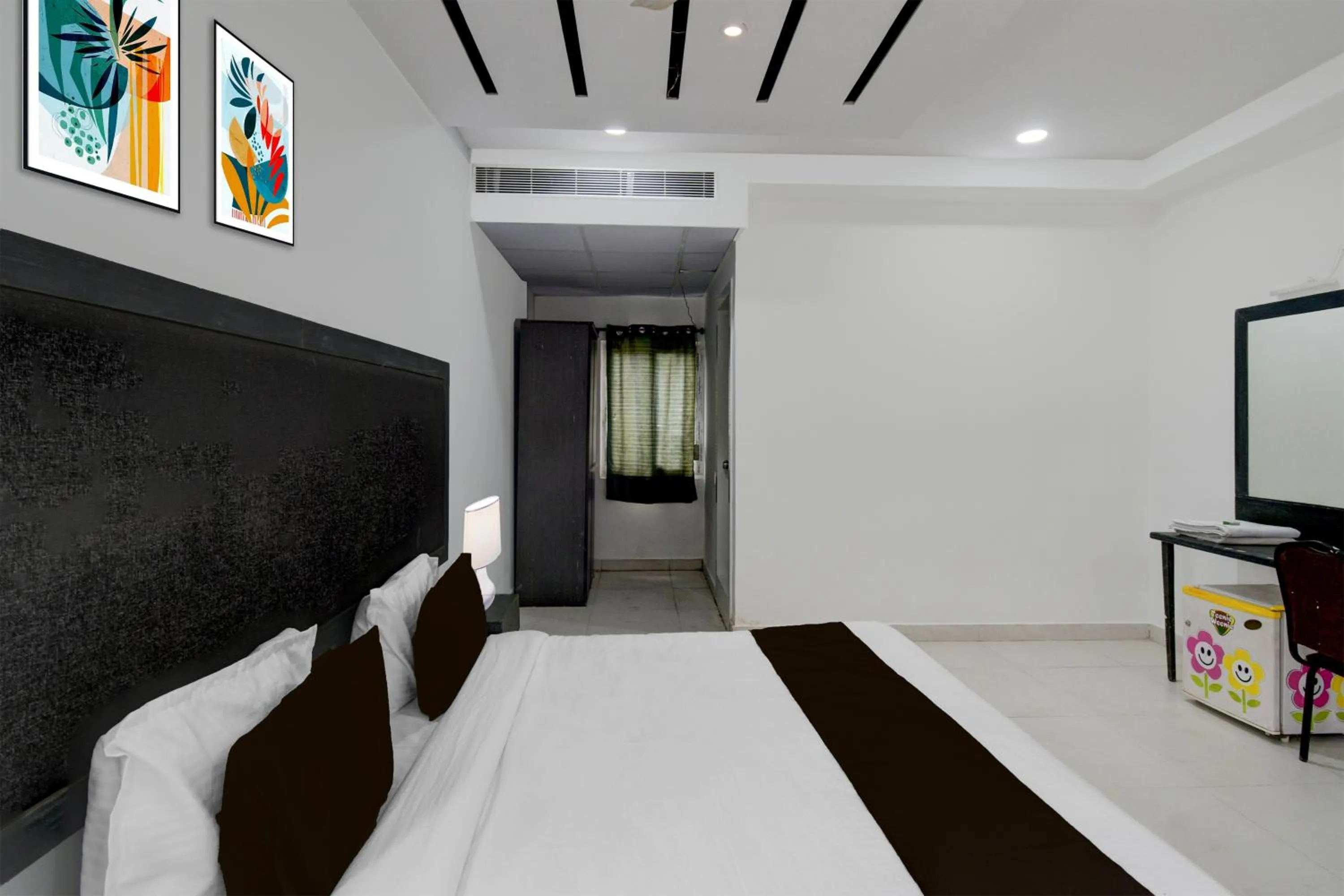 Bedroom, Bed in Hotel O Erragadda Metro Station Hyderabad Formerly Palak Residency
