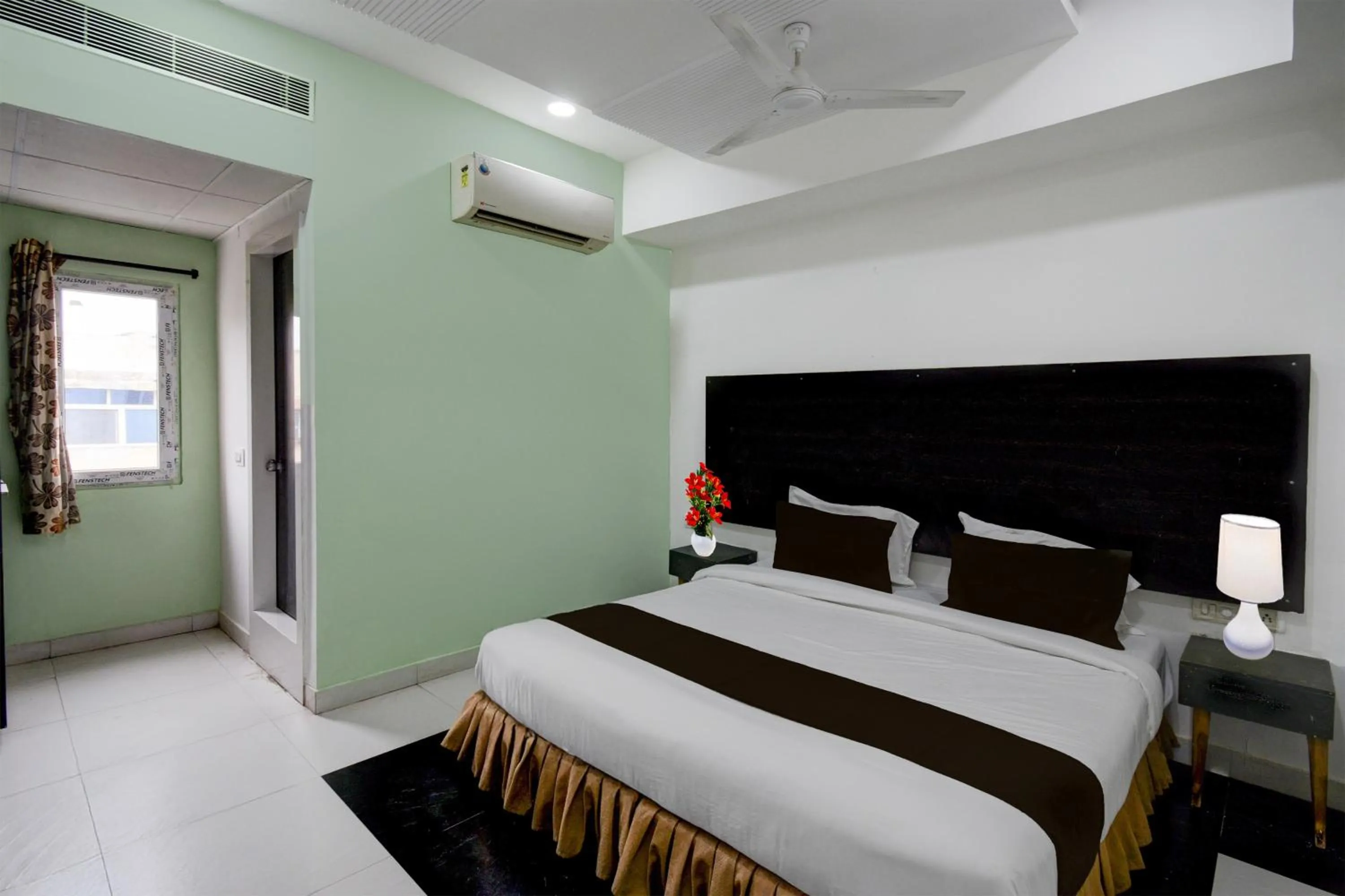 Bedroom, Bed in Hotel O Erragadda Metro Station Hyderabad Formerly Palak Residency