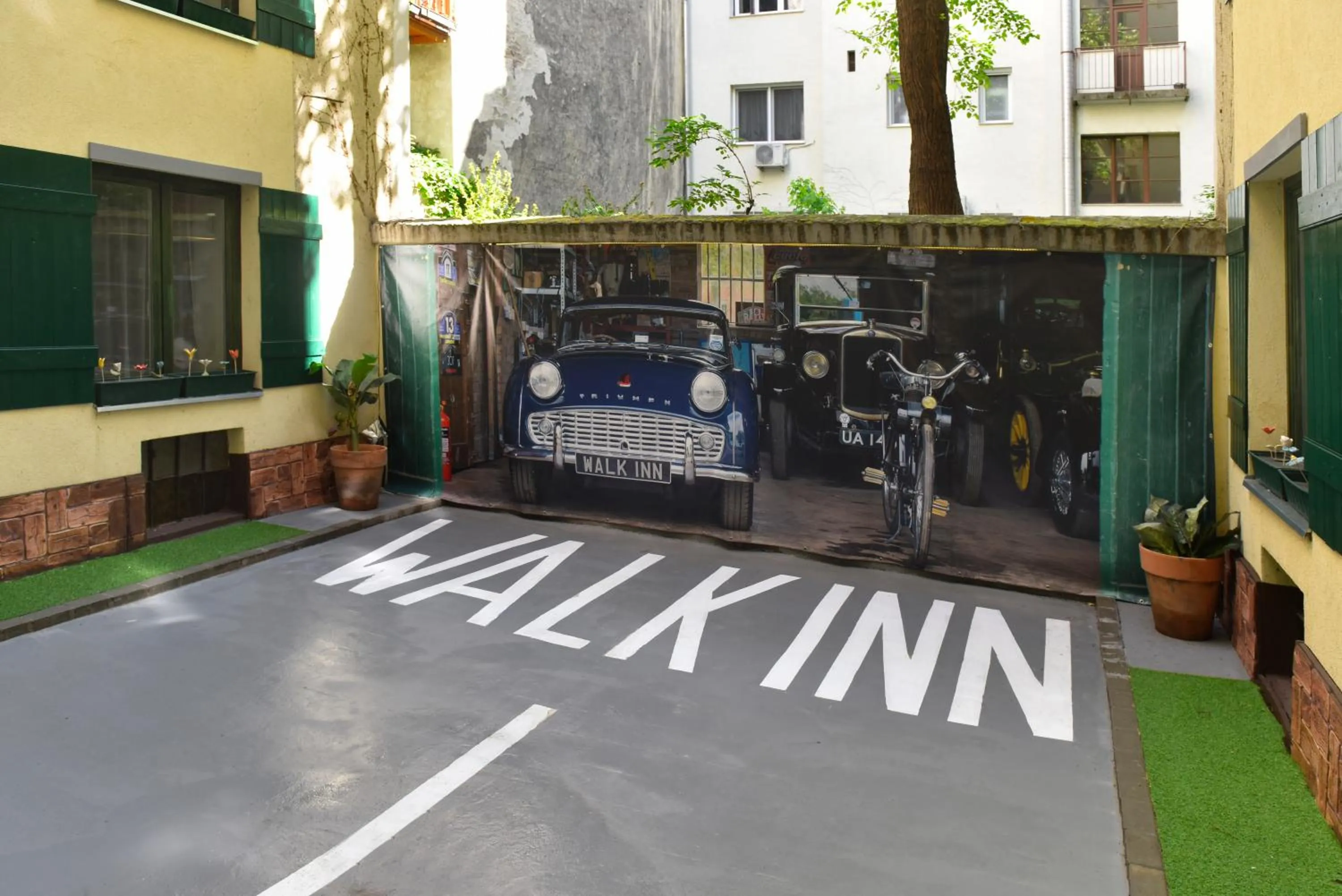Inner courtyard view in Walk Inn Váci 78