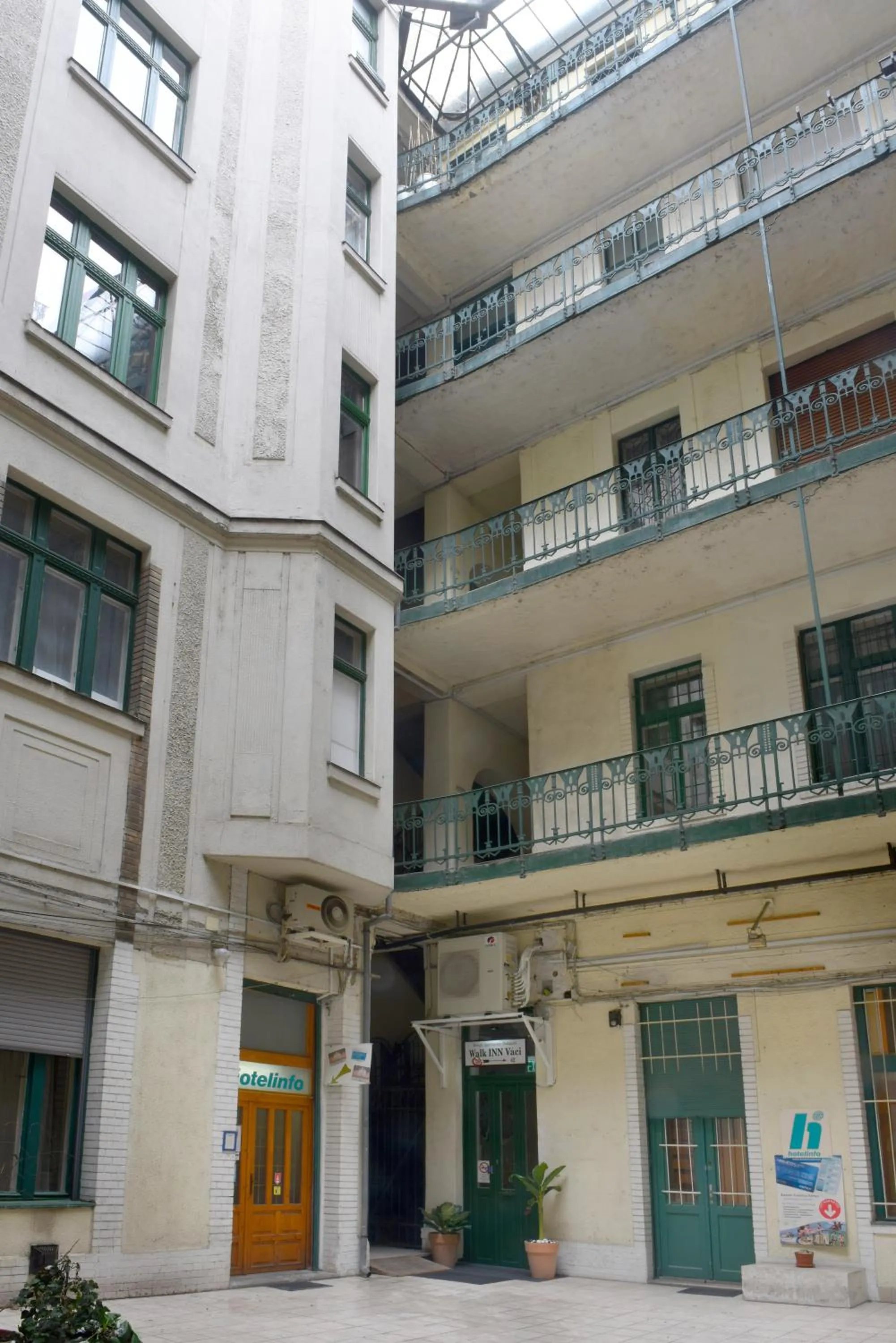 Property building in Walk Inn Váci 78