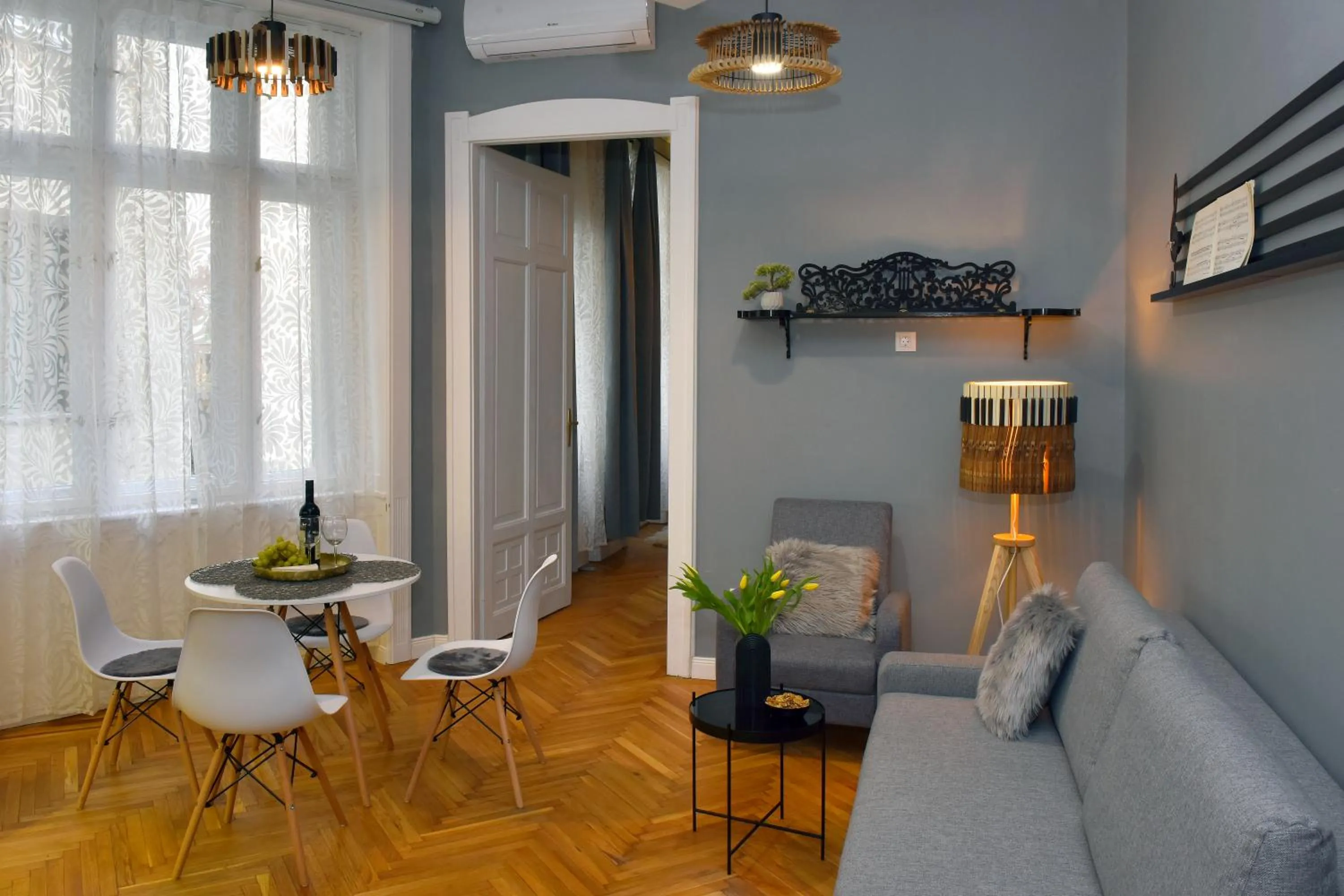 Dining area in Walk Inn Váci 78