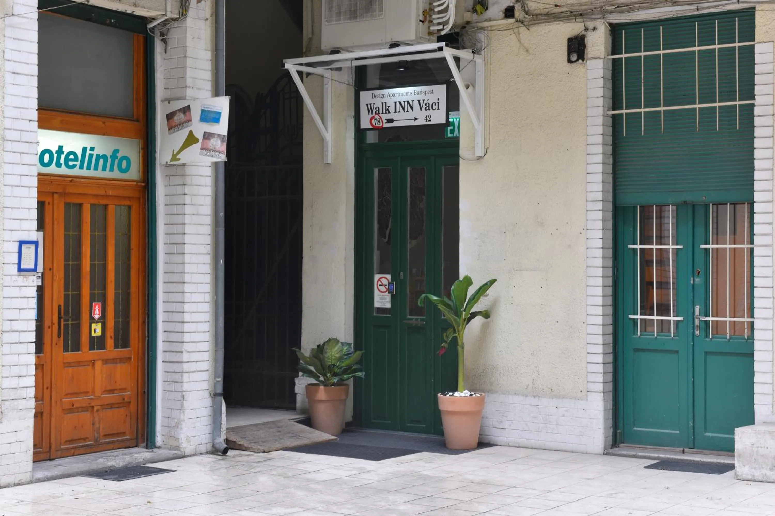 Facade/entrance in Walk Inn Váci 78