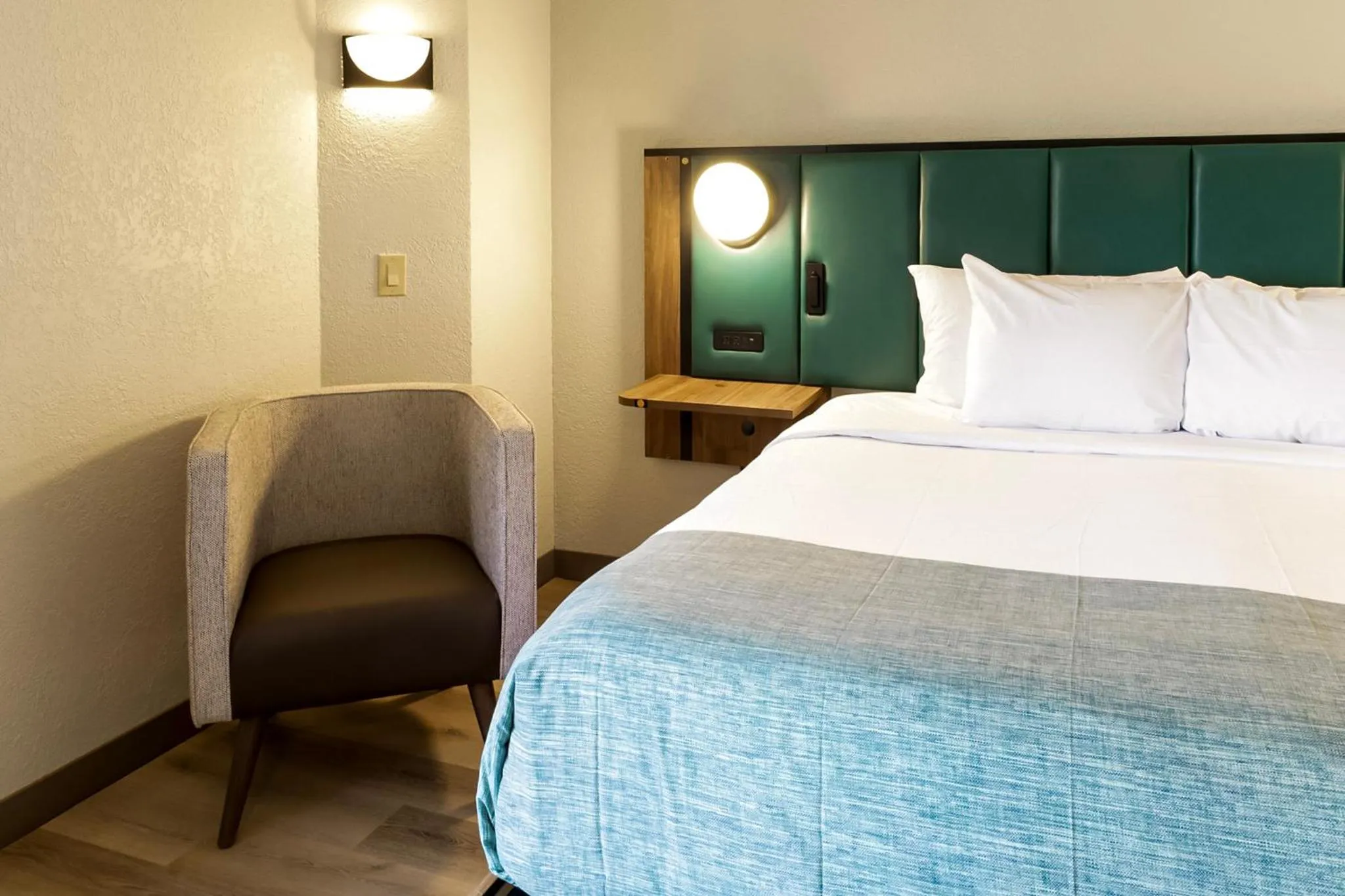 Seating area in Wingate by Wyndham Owensboro