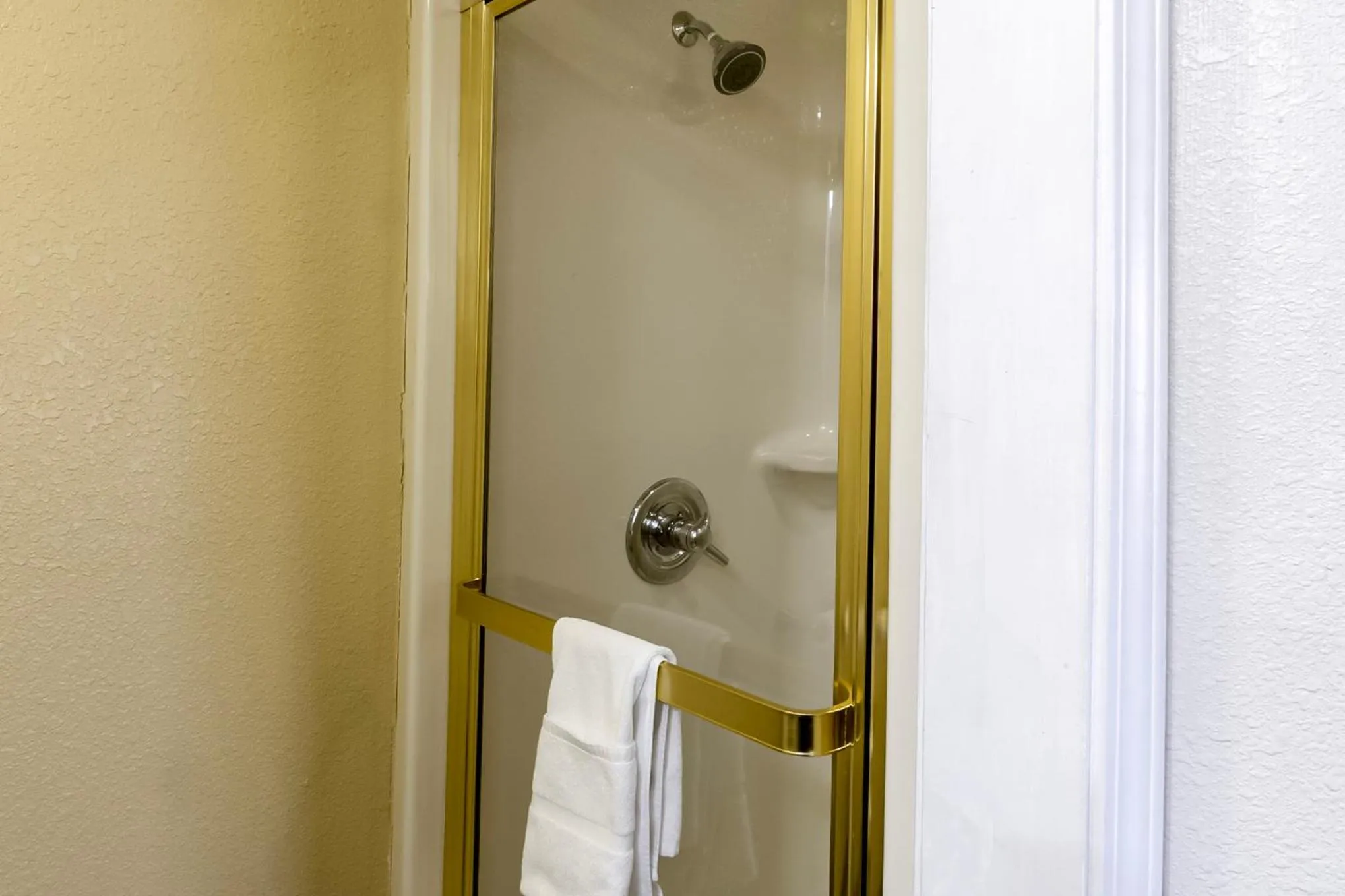 Bathroom in Wingate by Wyndham Owensboro