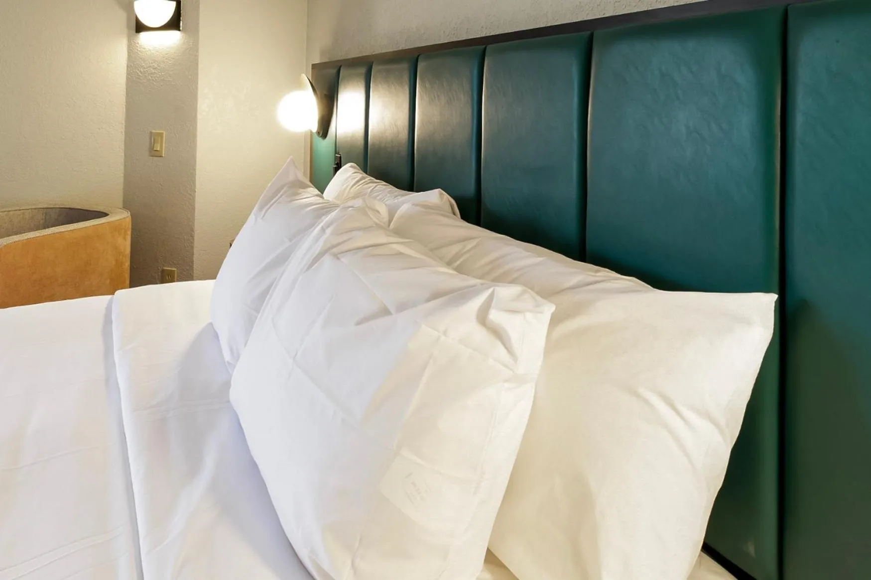 Bedroom in Wingate by Wyndham Owensboro