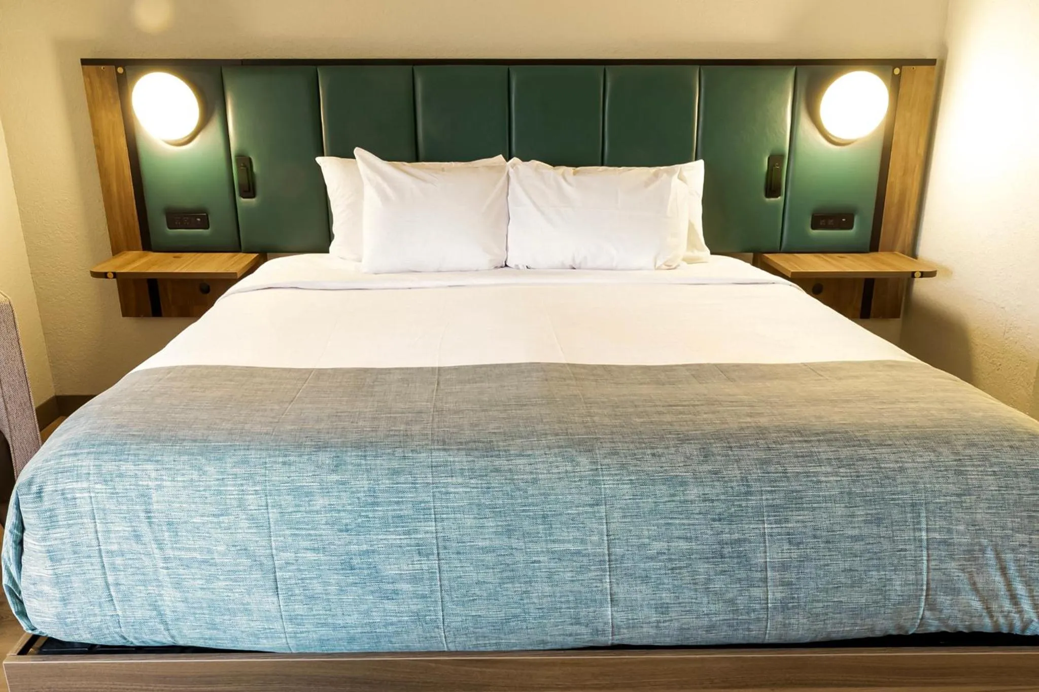 Bedroom in Wingate by Wyndham Owensboro