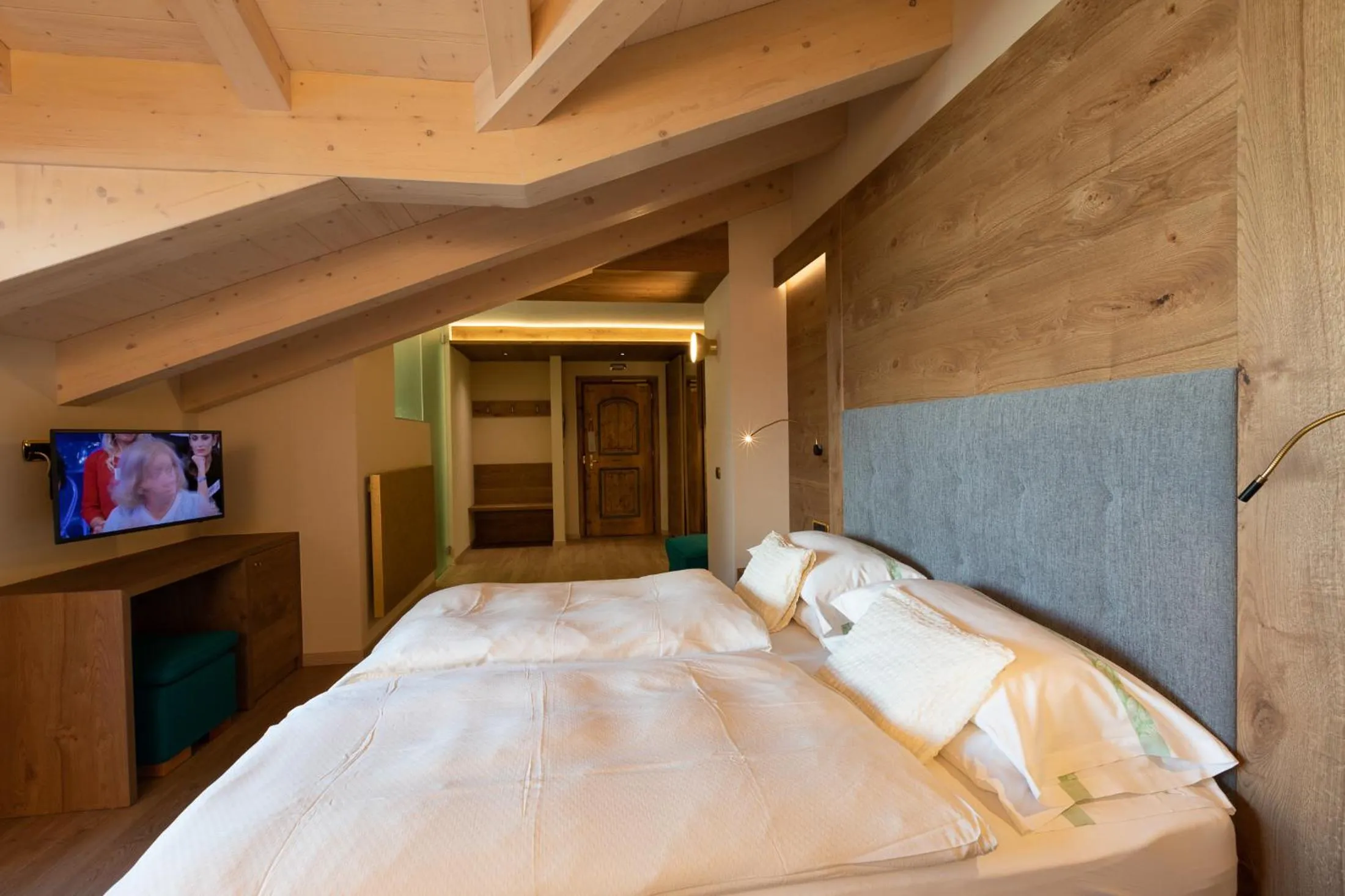 Photo of the whole room, Bed in Hotel Cervo