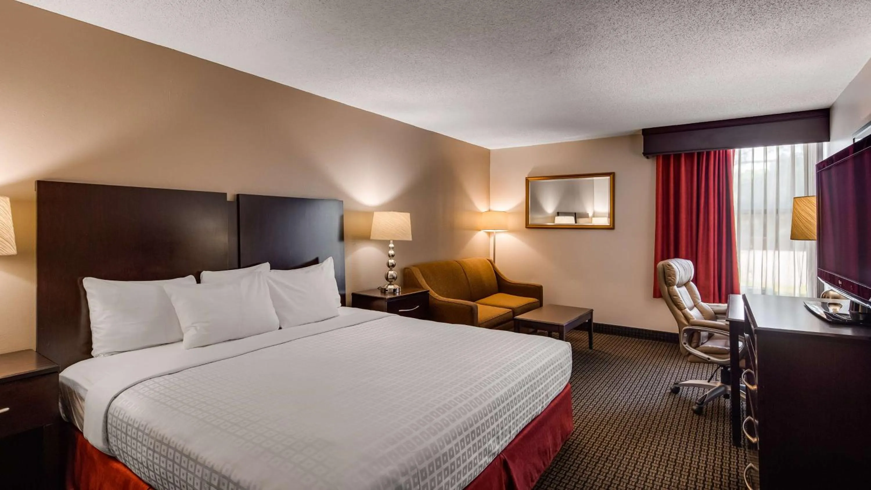 King Room with Spa Bath - Non-Smoking in Spark By Hilton Williamsburg Historic Area