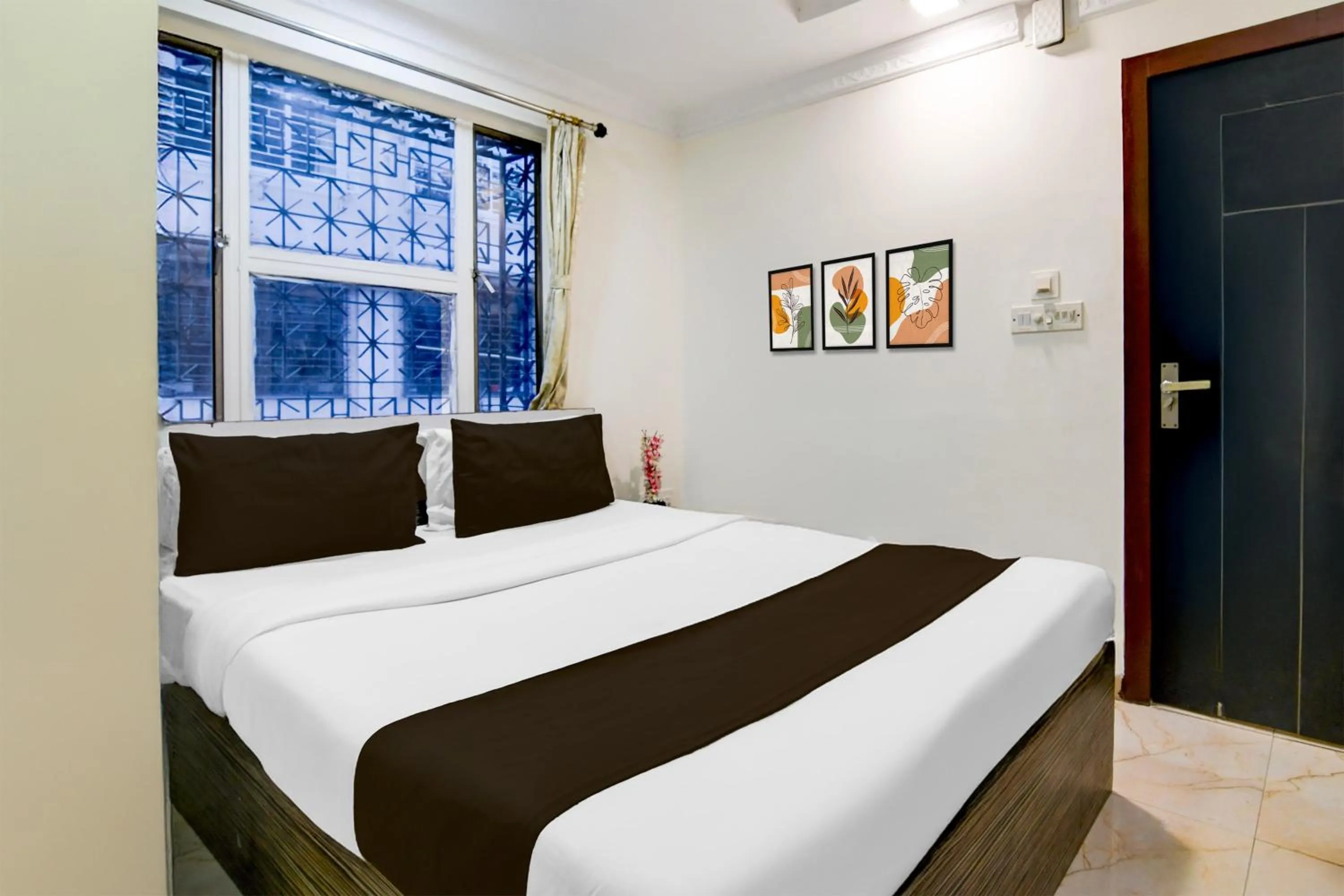 Bedroom, Bed in Super Hotel O Sarat Bose Road formerly Shree Guest House