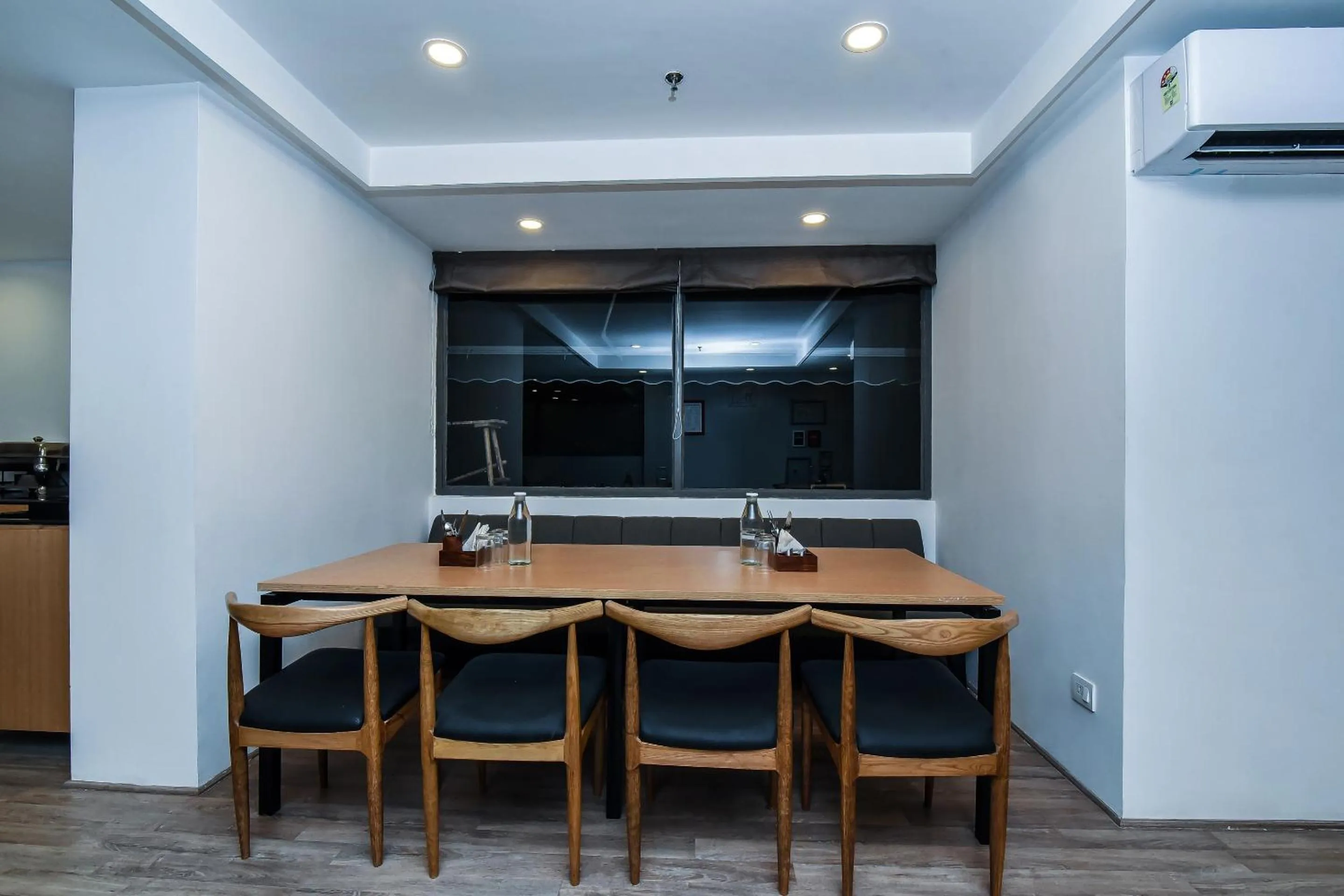 Restaurant/places to eat in Townhouse C Scheme Ahinsa Circle