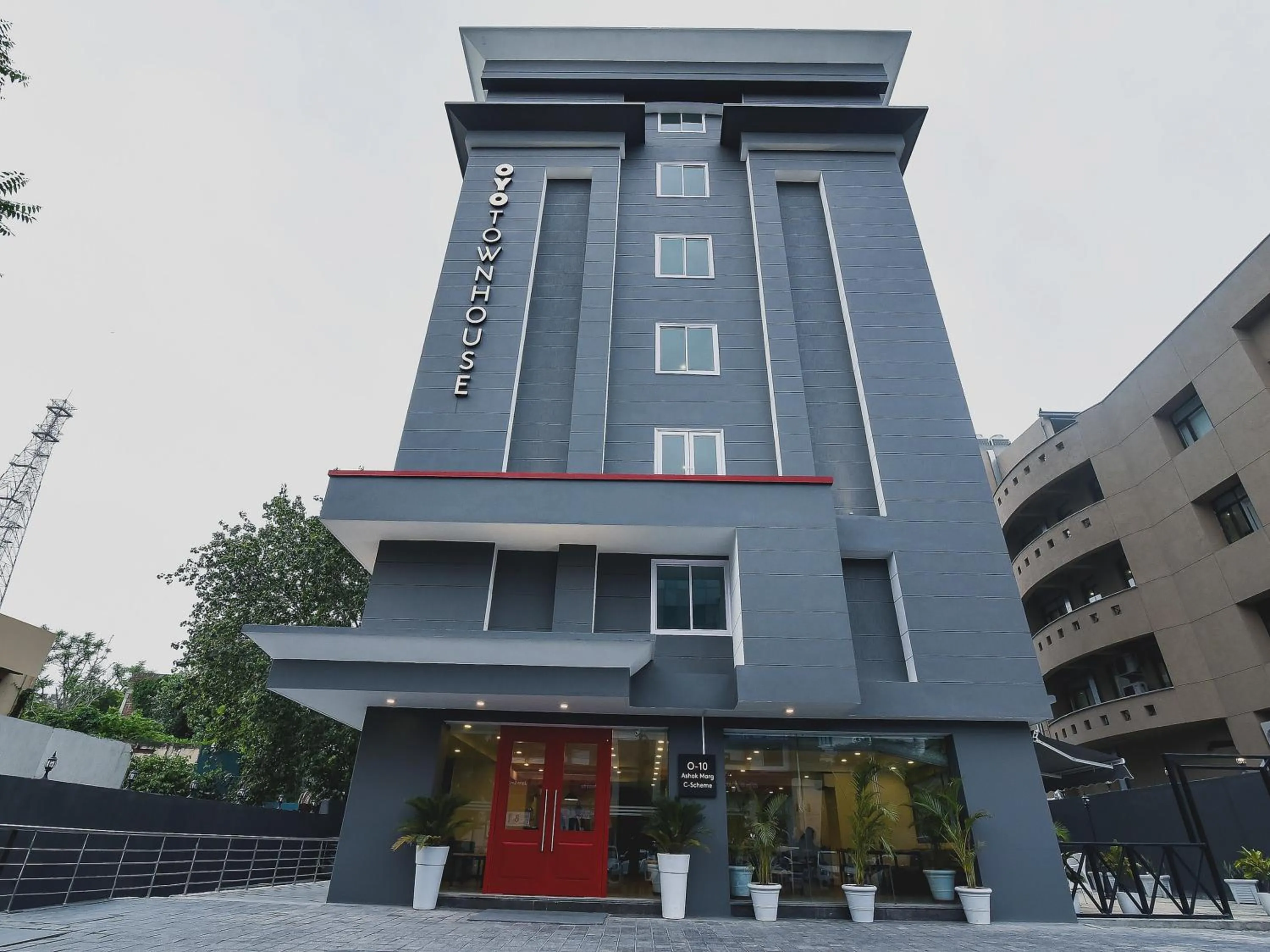 Facade/entrance in Townhouse C Scheme Ahinsa Circle