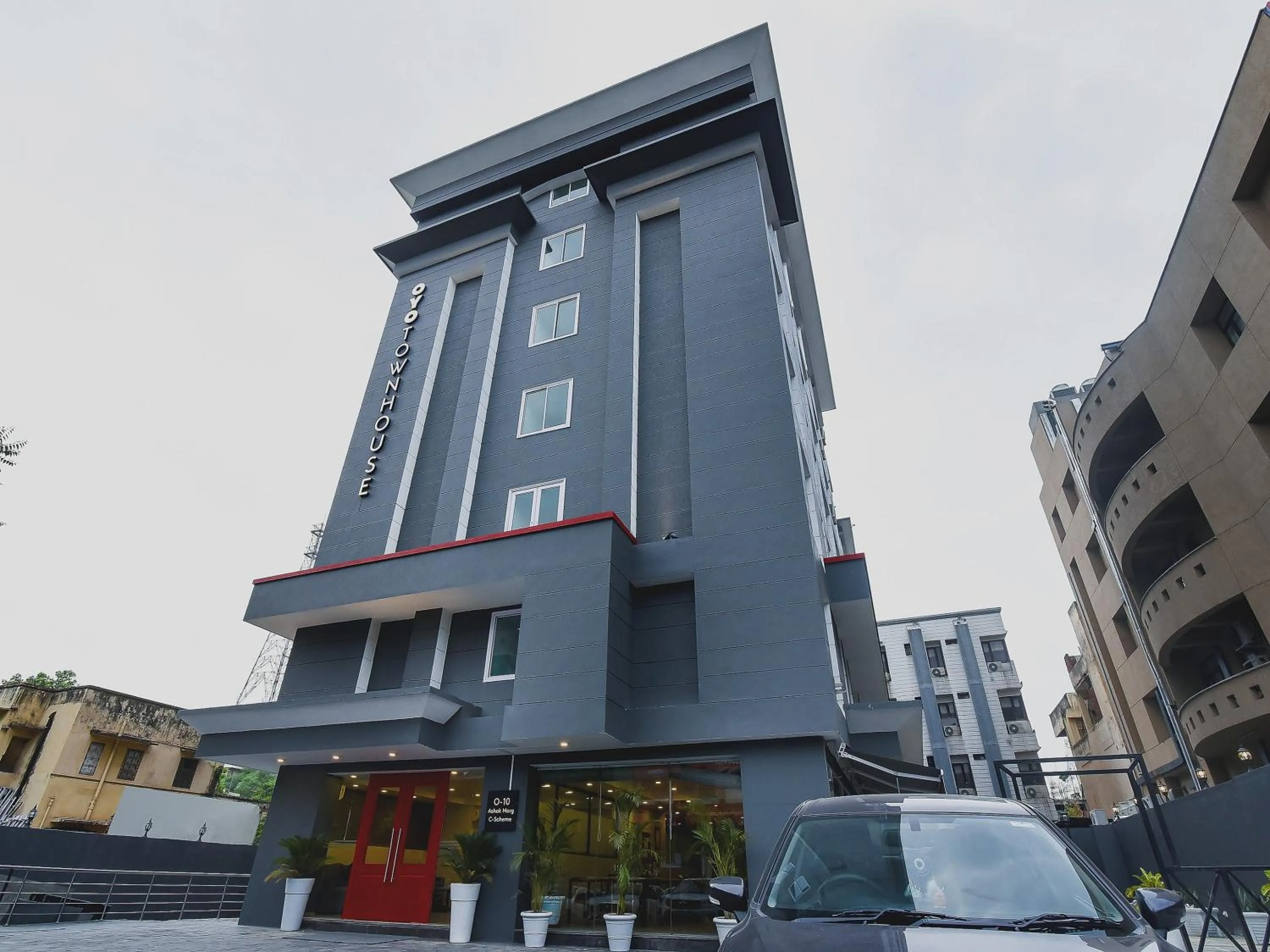 Facade/entrance in Townhouse C Scheme Ahinsa Circle