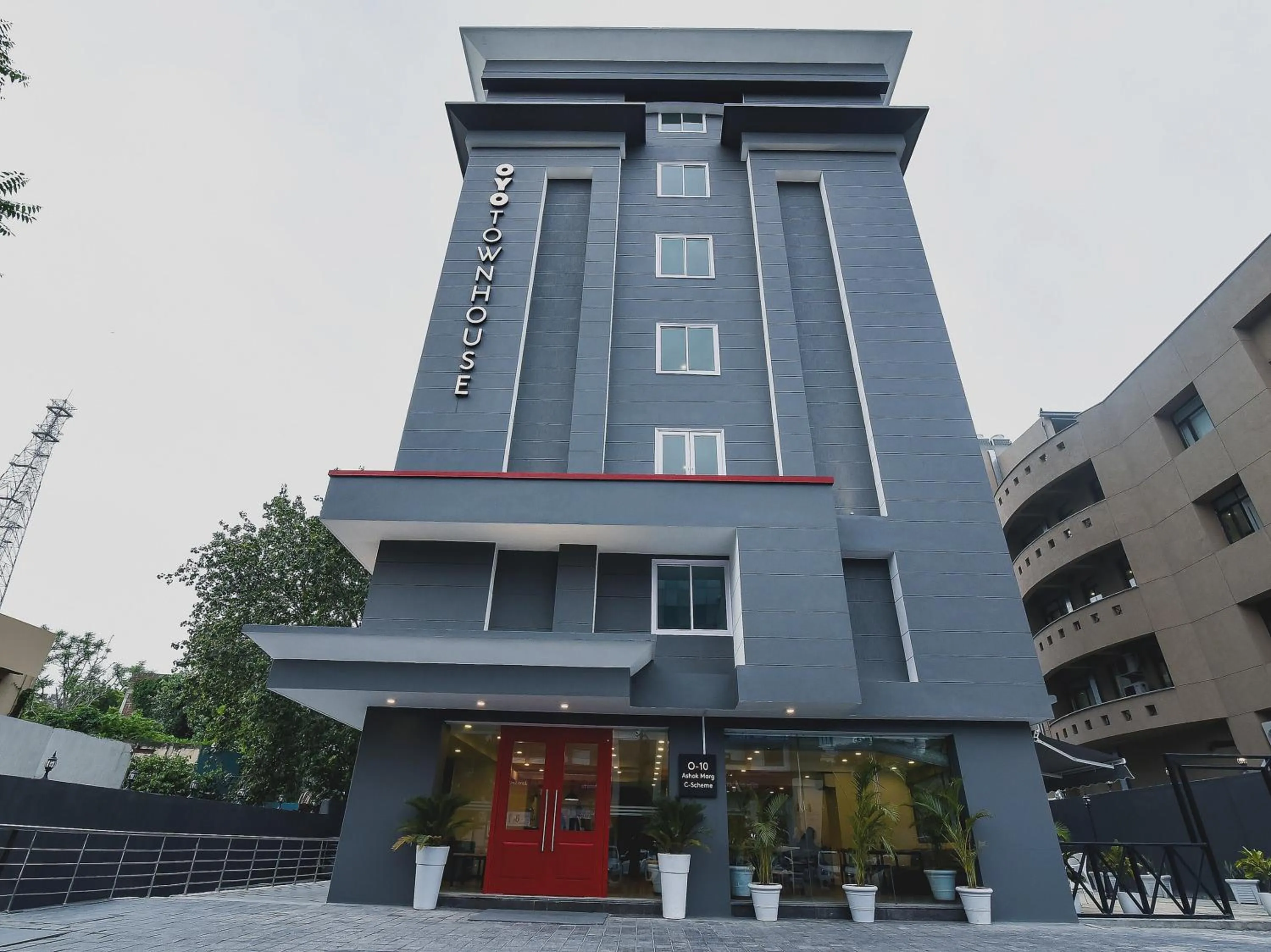 Facade/entrance in Townhouse C Scheme Ahinsa Circle