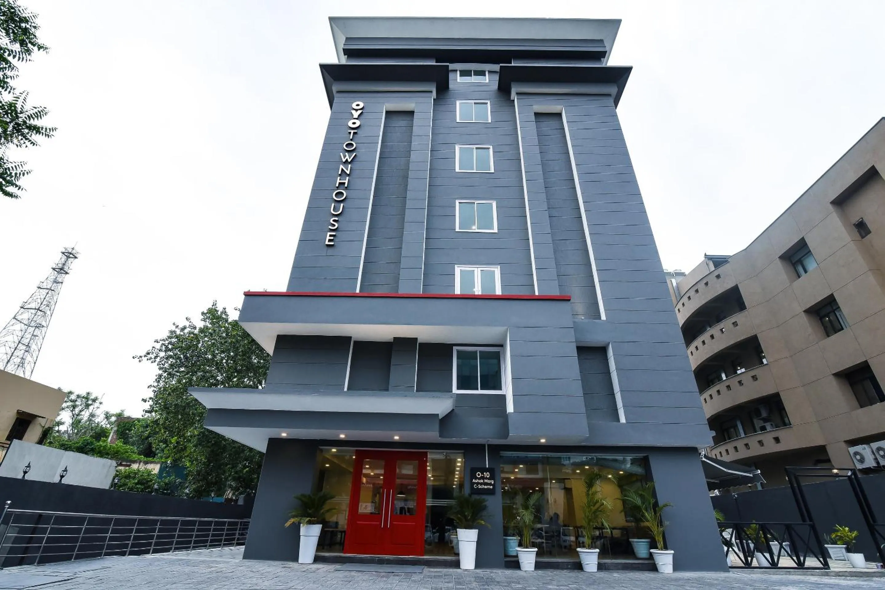 Facade/entrance in Townhouse C Scheme Ahinsa Circle