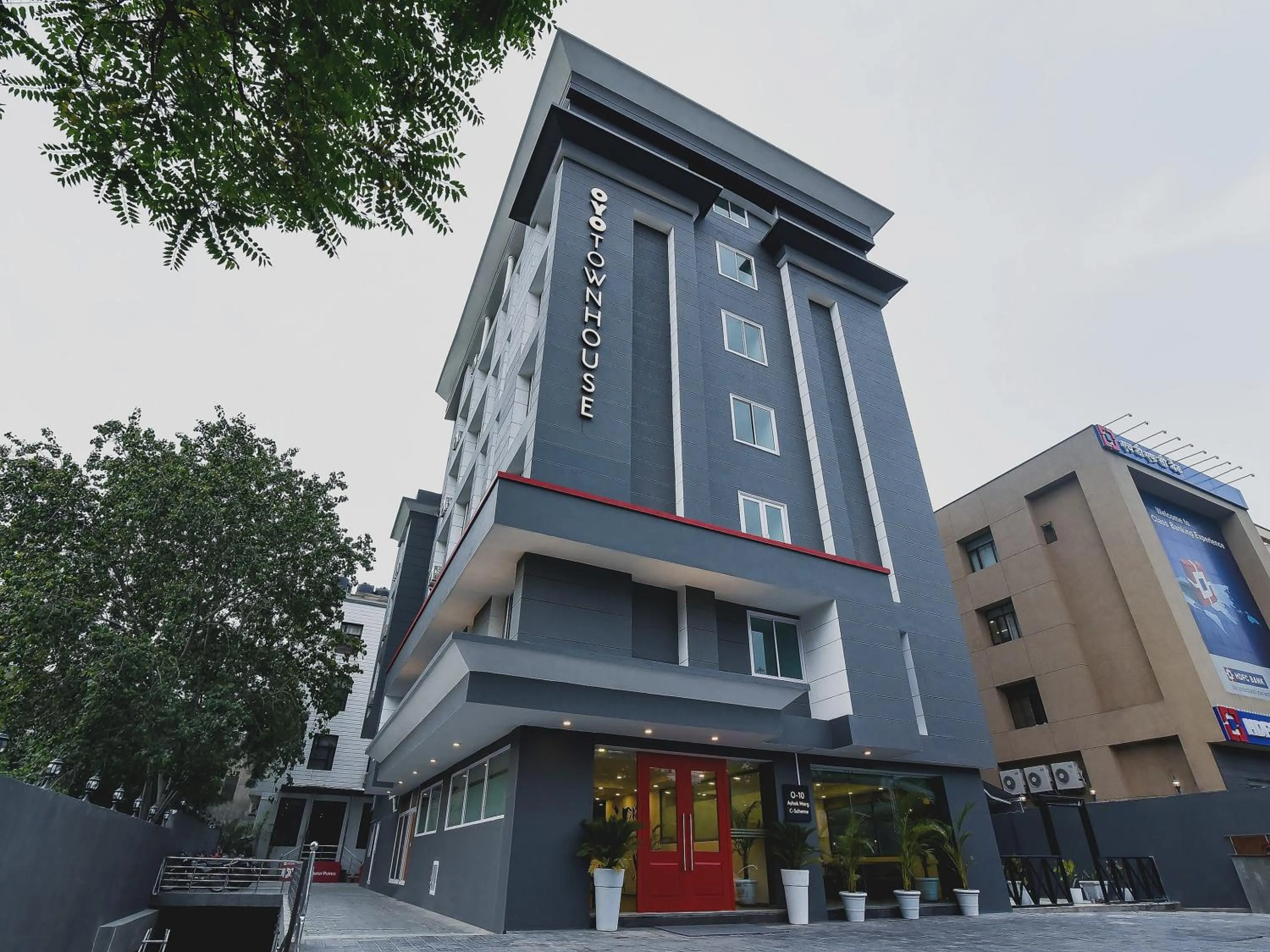 Facade/entrance in Townhouse C Scheme Ahinsa Circle