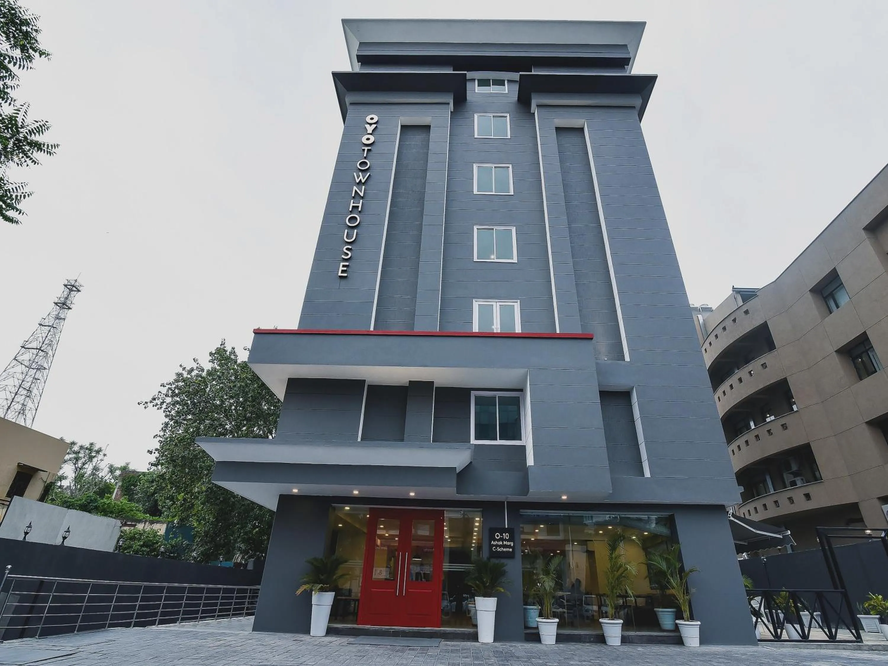 Facade/entrance in Townhouse C Scheme Ahinsa Circle