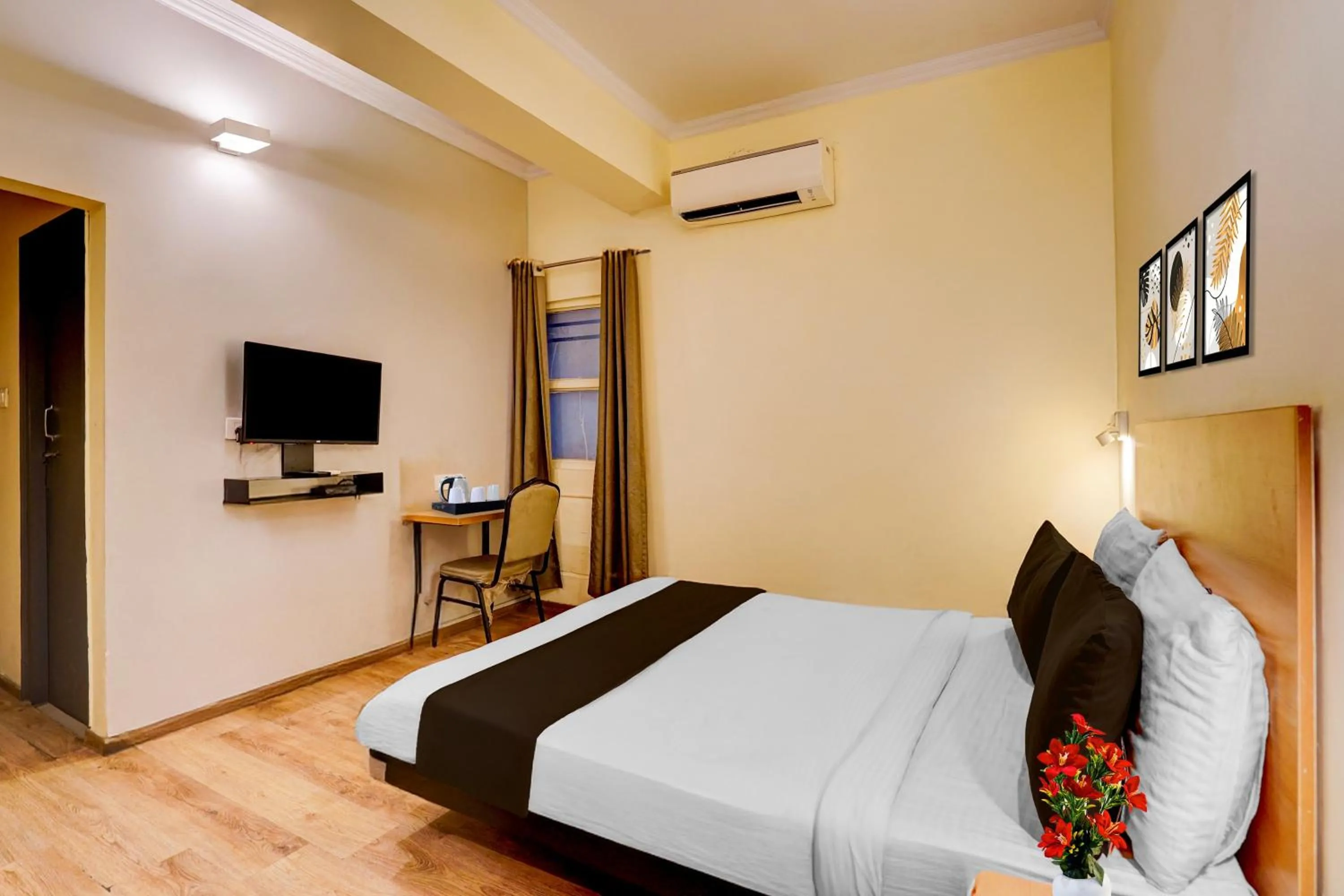 Bedroom, Bed in Townhouse Singapore Mall