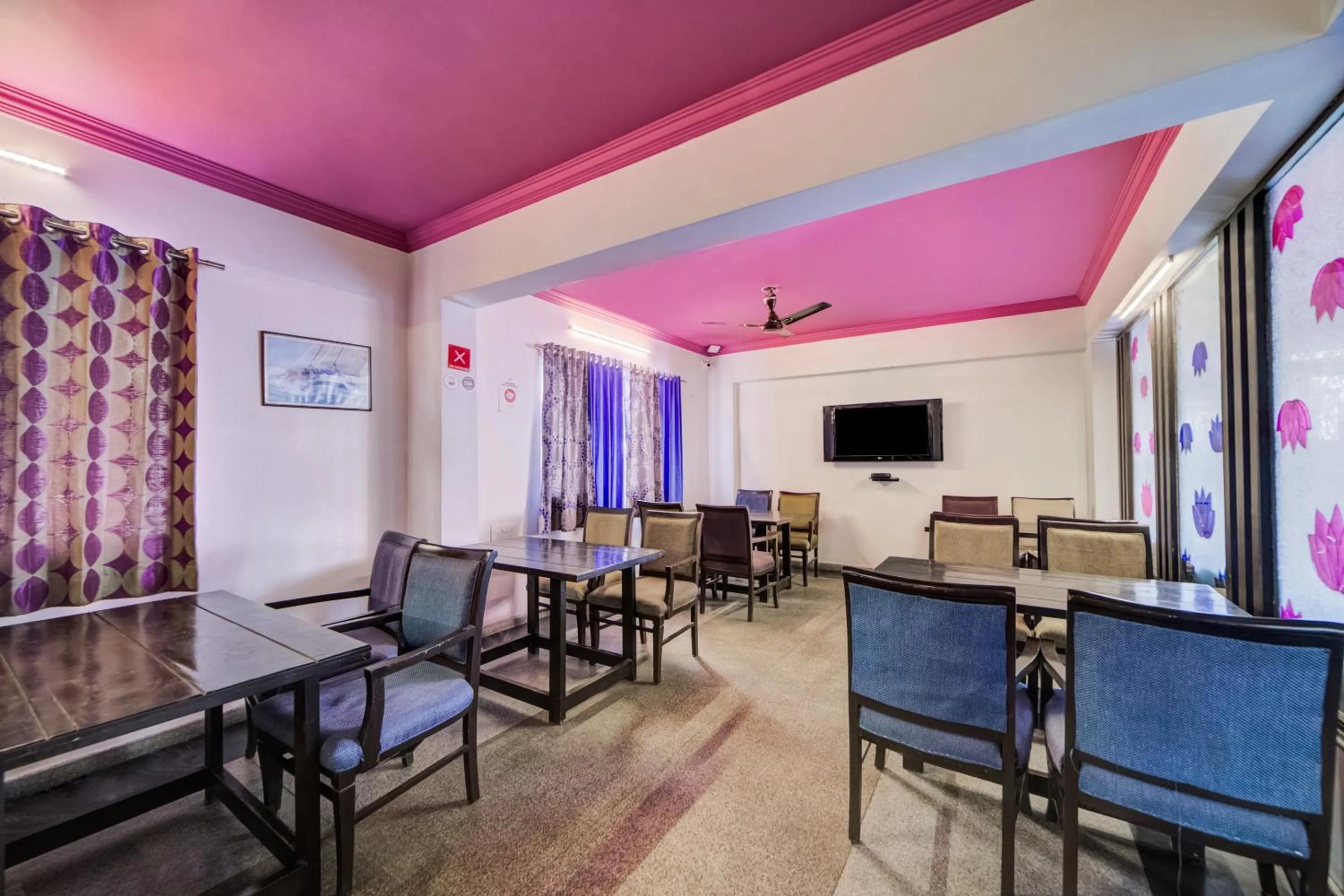 Restaurant/places to eat in Hotel O JNTU college Near LULU mall, KPHB Colony.