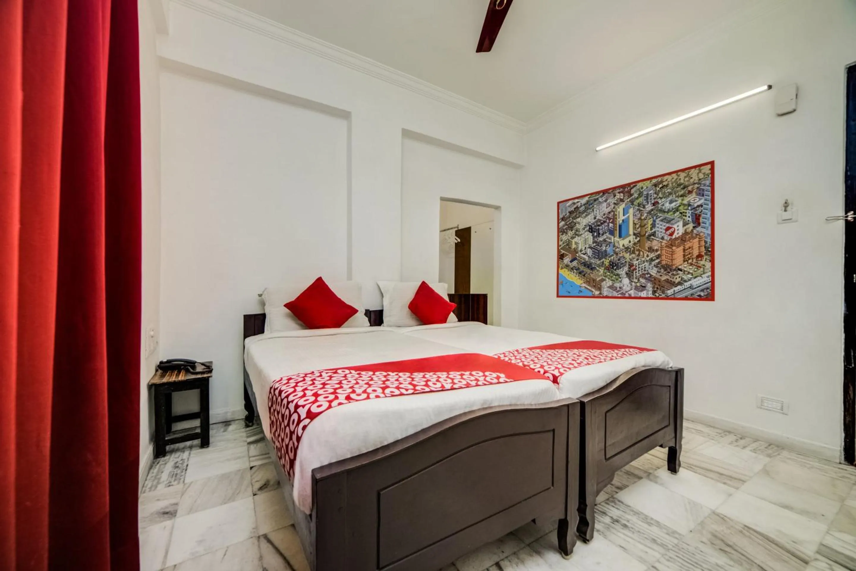 Bedroom, Bed in Hotel O JNTU college Near LULU mall, KPHB Colony.