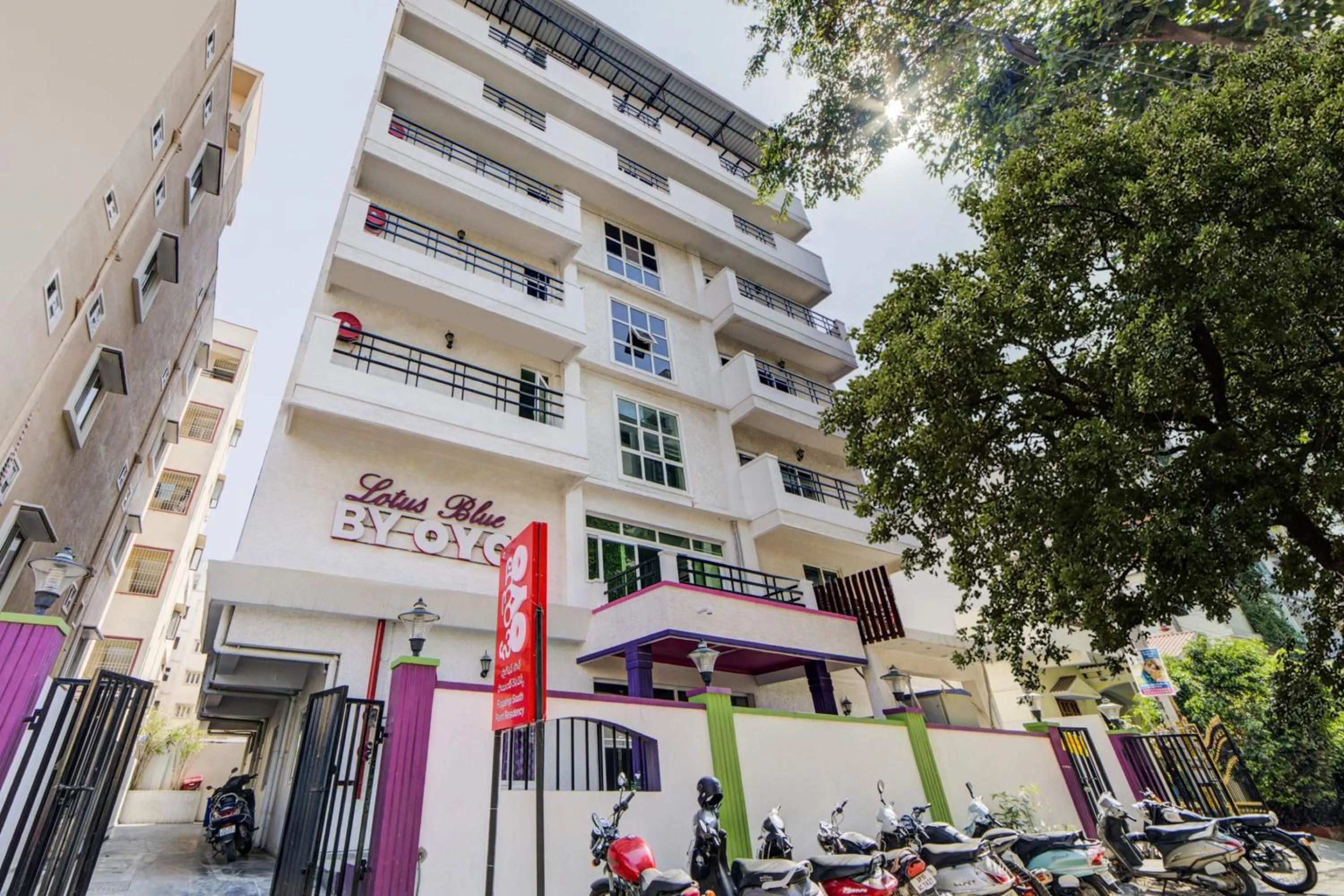 Facade/entrance in Hotel O JNTU college Near LULU mall, KPHB Colony.