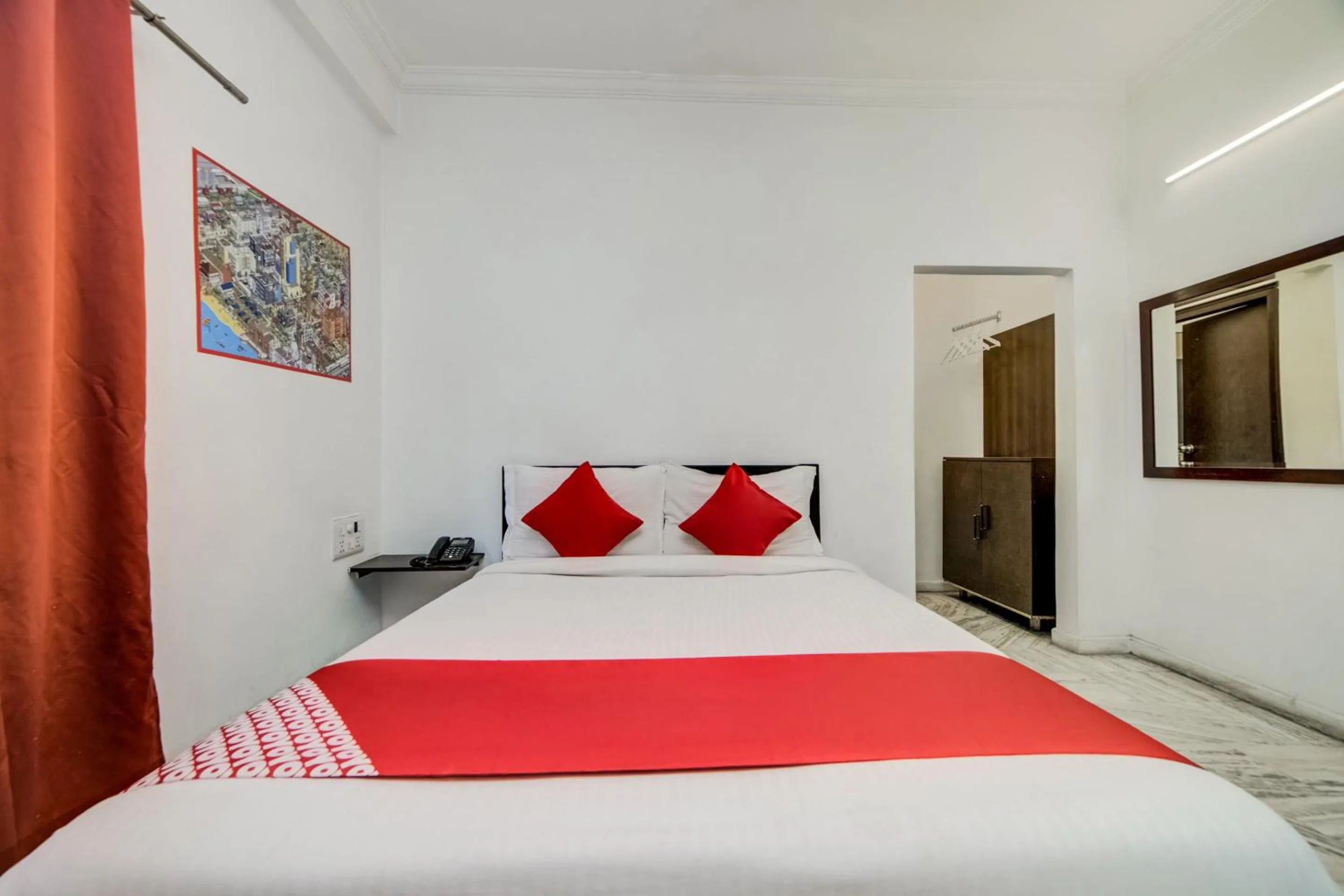 Bedroom, Bed in Hotel O JNTU college Near LULU mall, KPHB Colony.