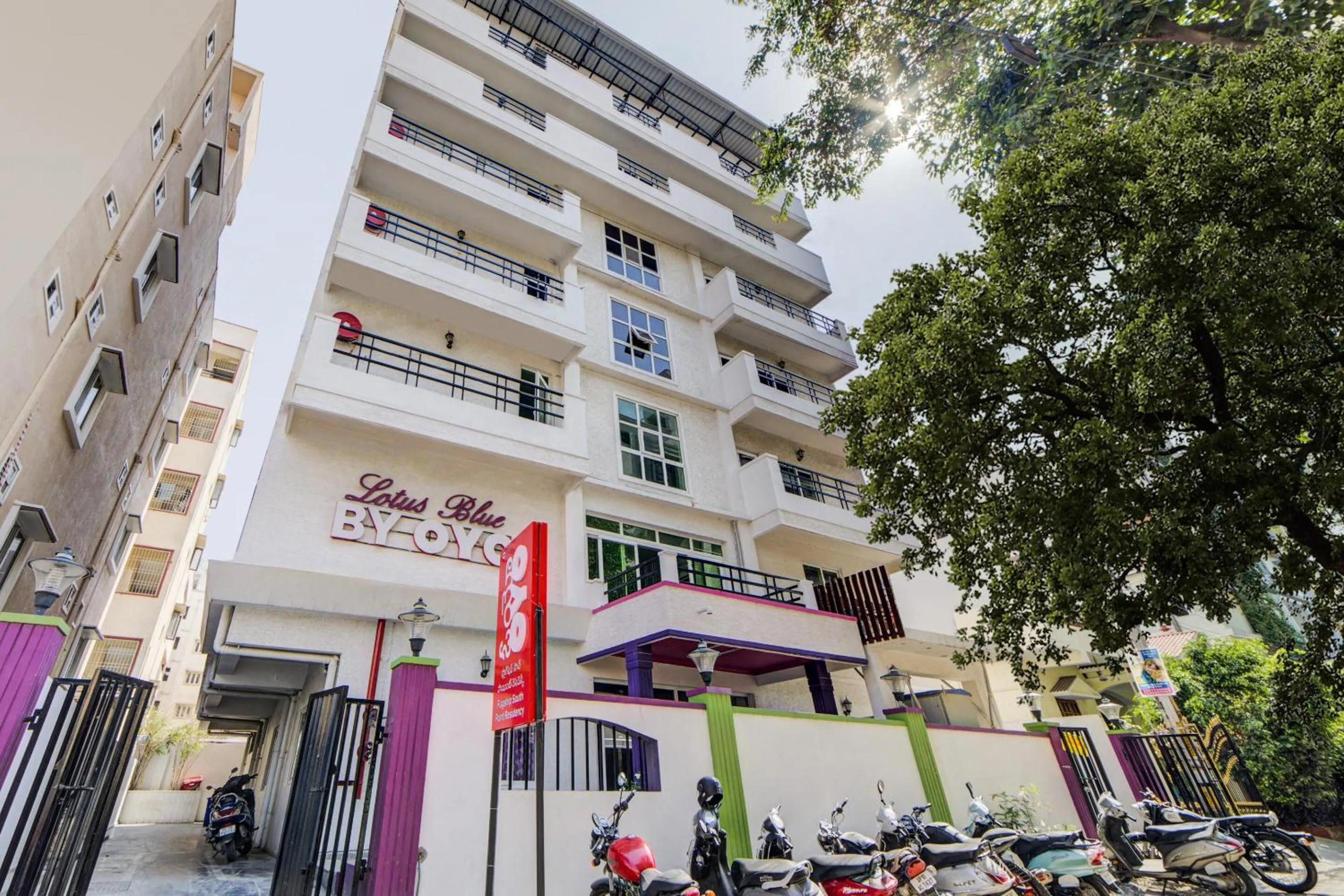 Facade/entrance in Hotel O JNTU college Near LULU mall, KPHB Colony.