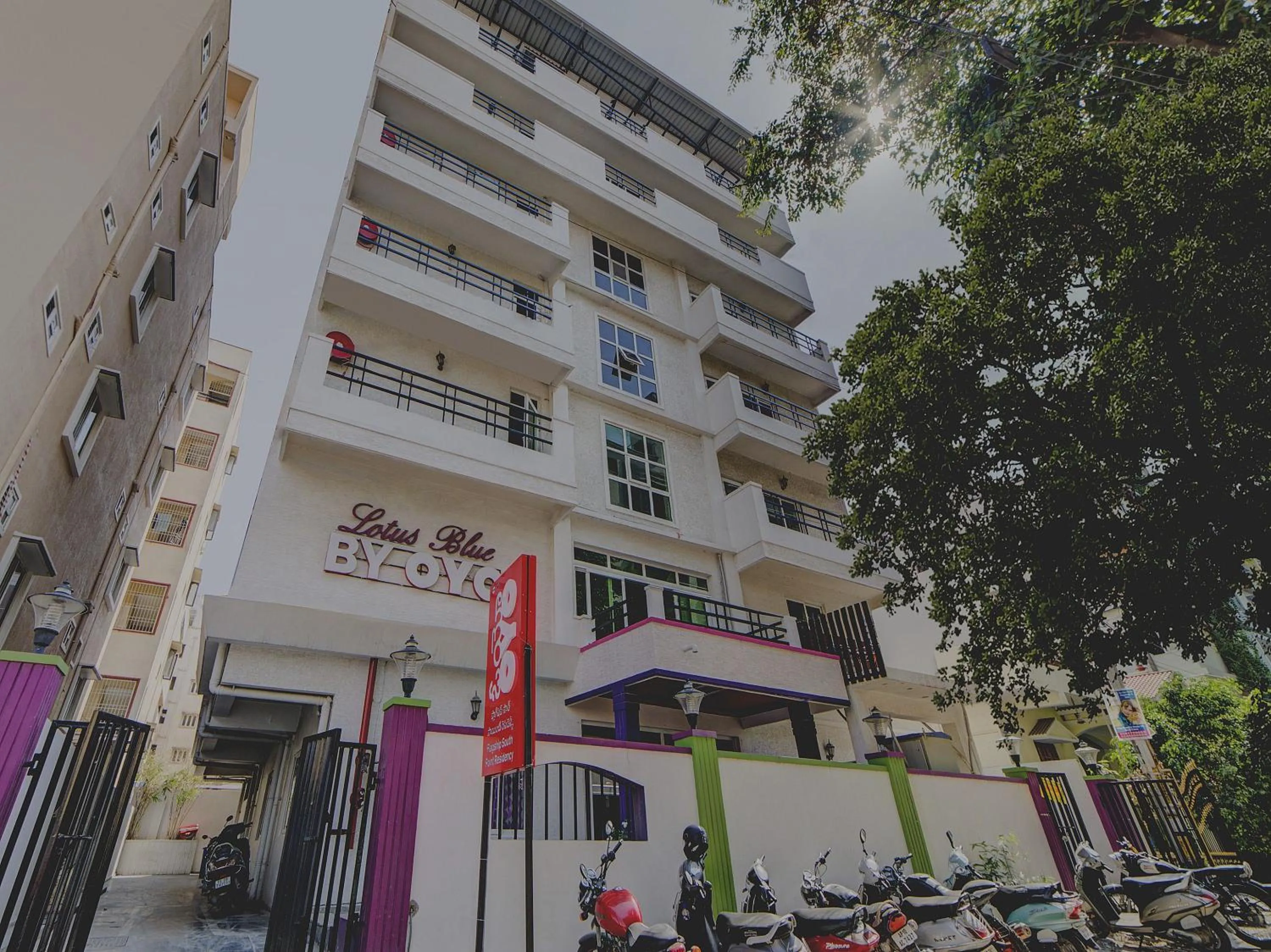 Facade/entrance in Hotel O JNTU college Near LULU mall, KPHB Colony.