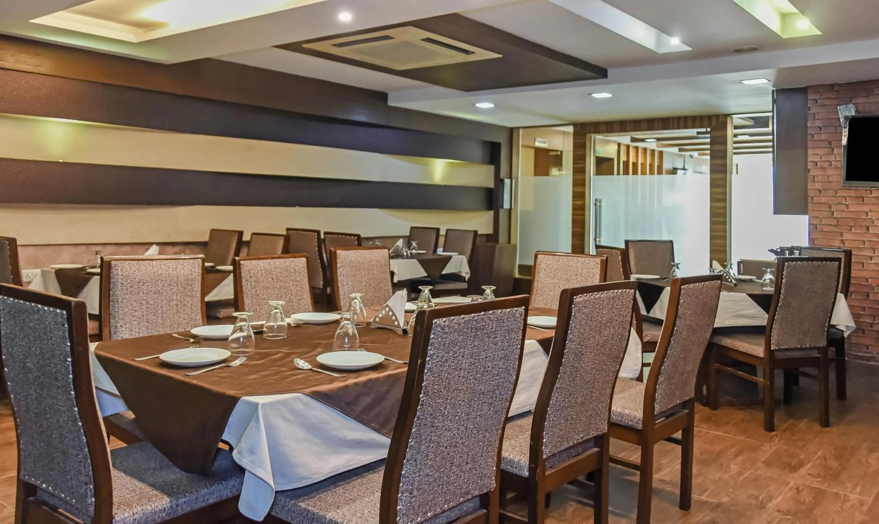 Restaurant/places to eat in Treebo Red Petal Jalandhar