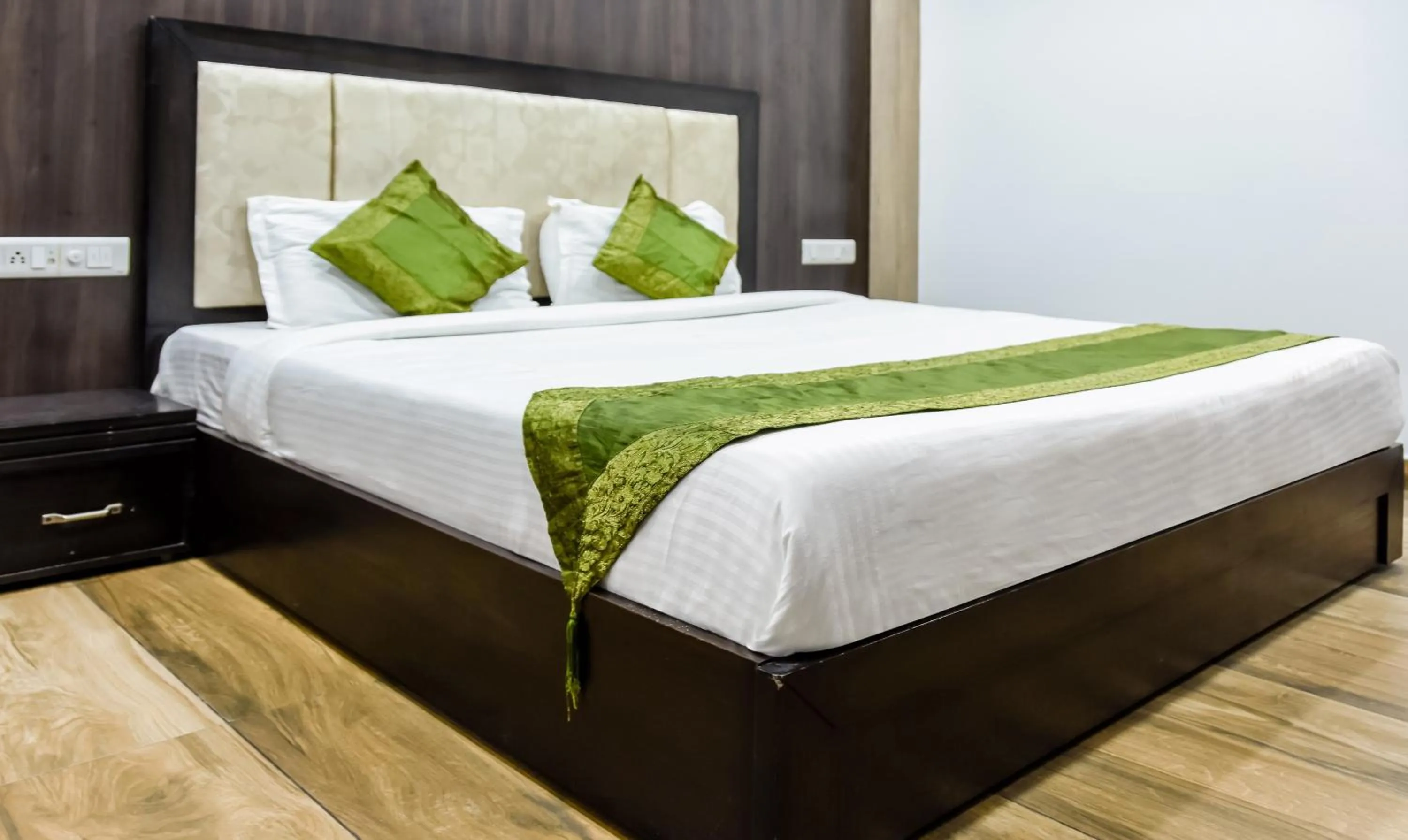 Bedroom, Bed in Treebo Red Petal Jalandhar