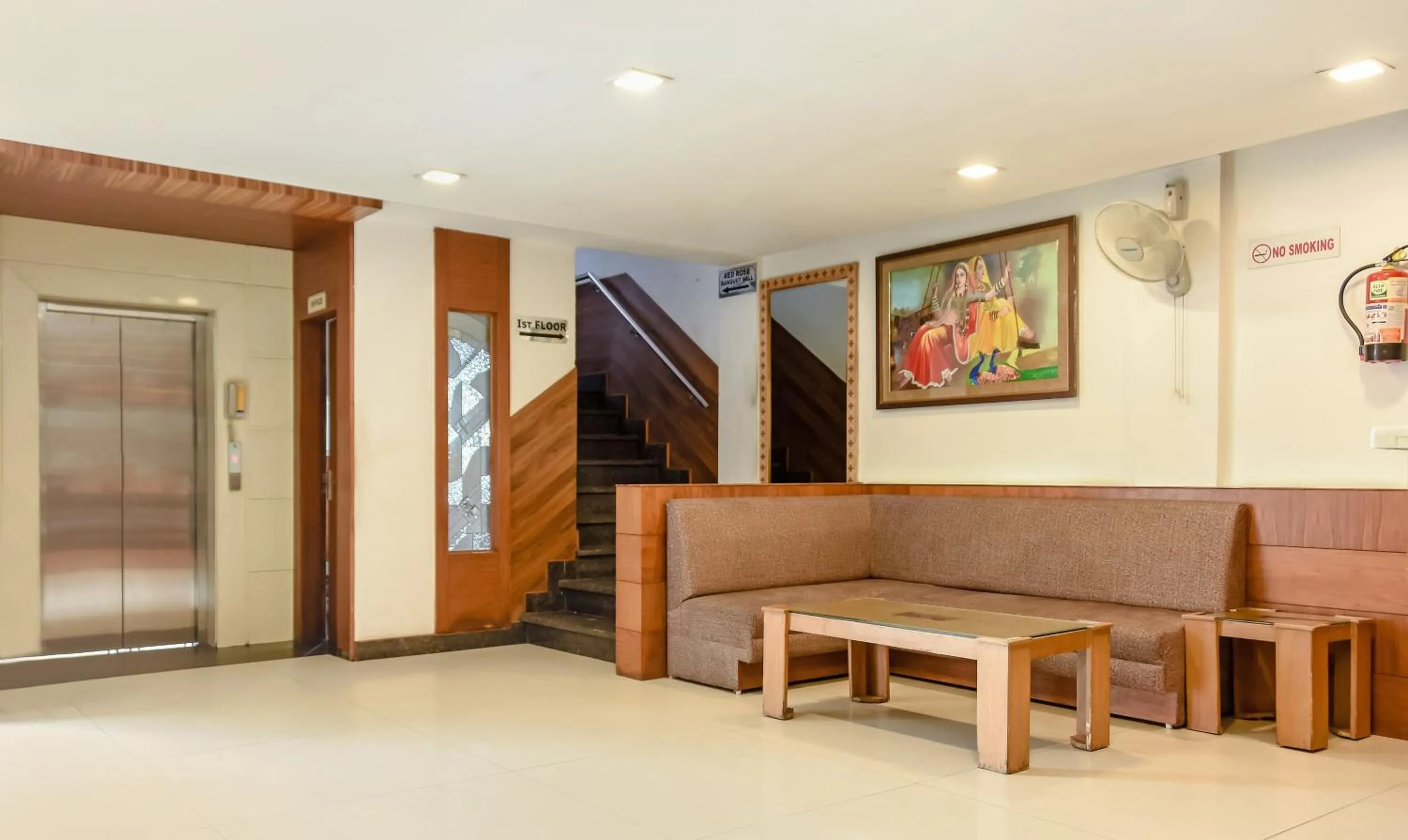 elevator in Treebo Red Petal Jalandhar