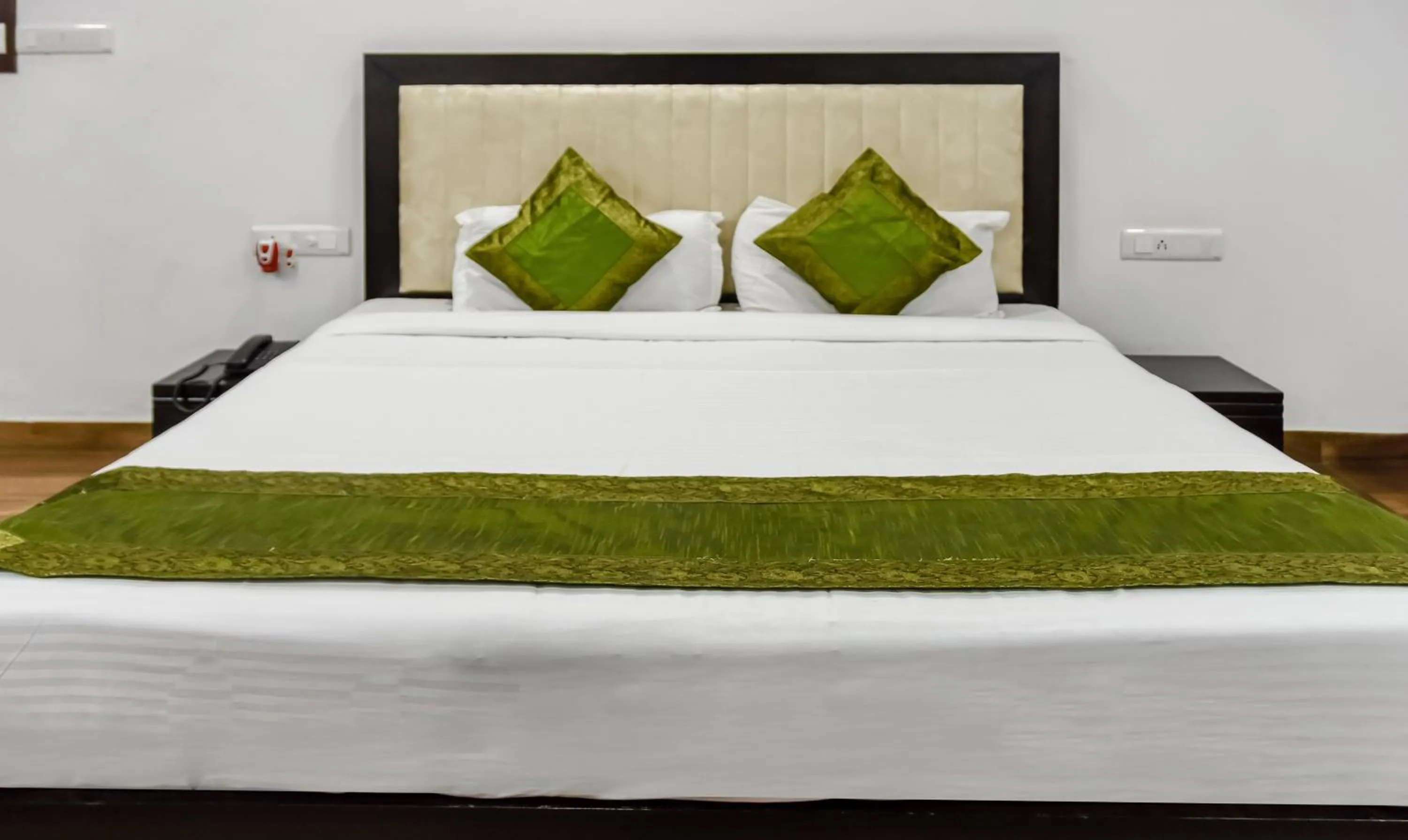 Bedroom, Bed in Treebo Red Petal Jalandhar