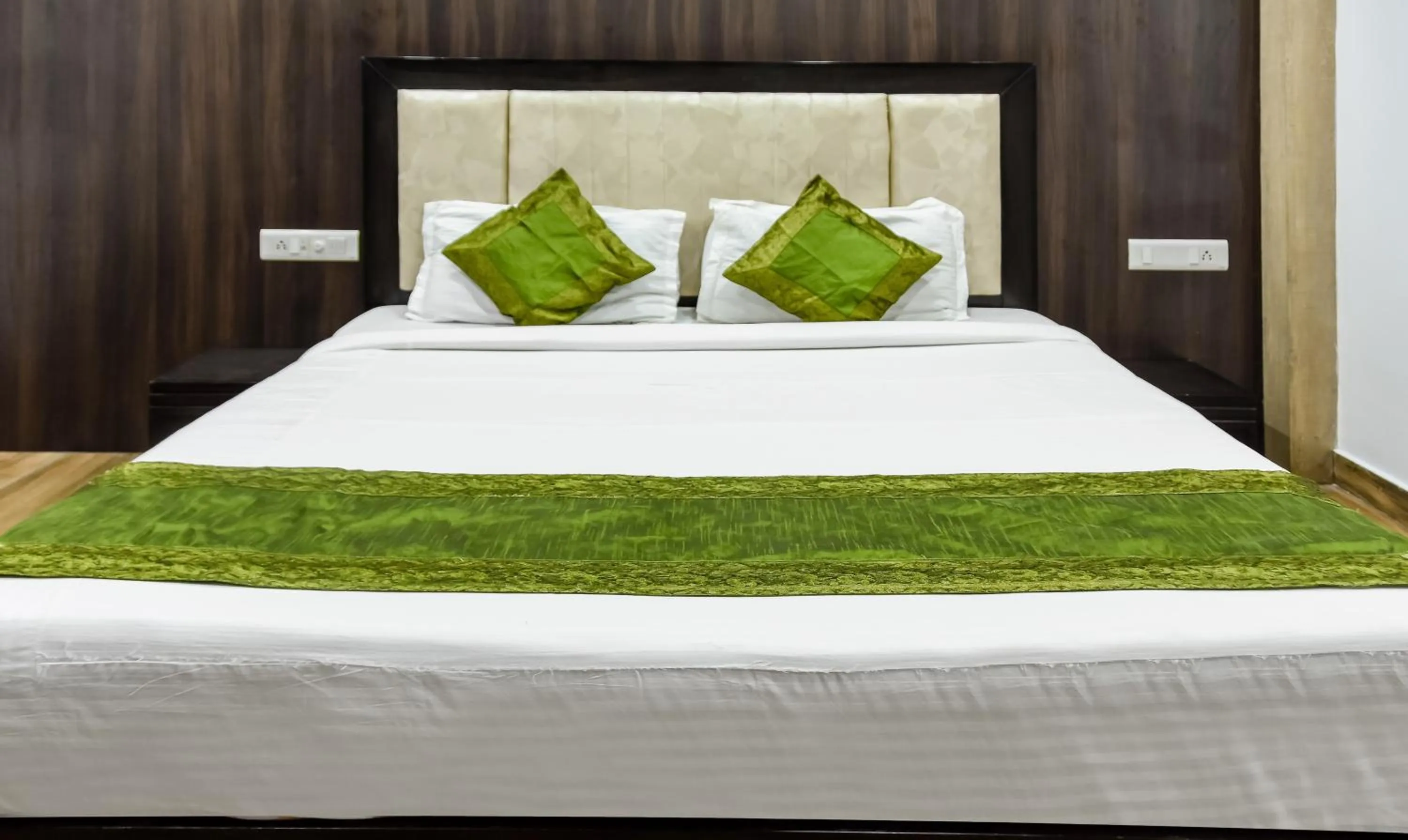 Bedroom, Bed in Treebo Red Petal Jalandhar