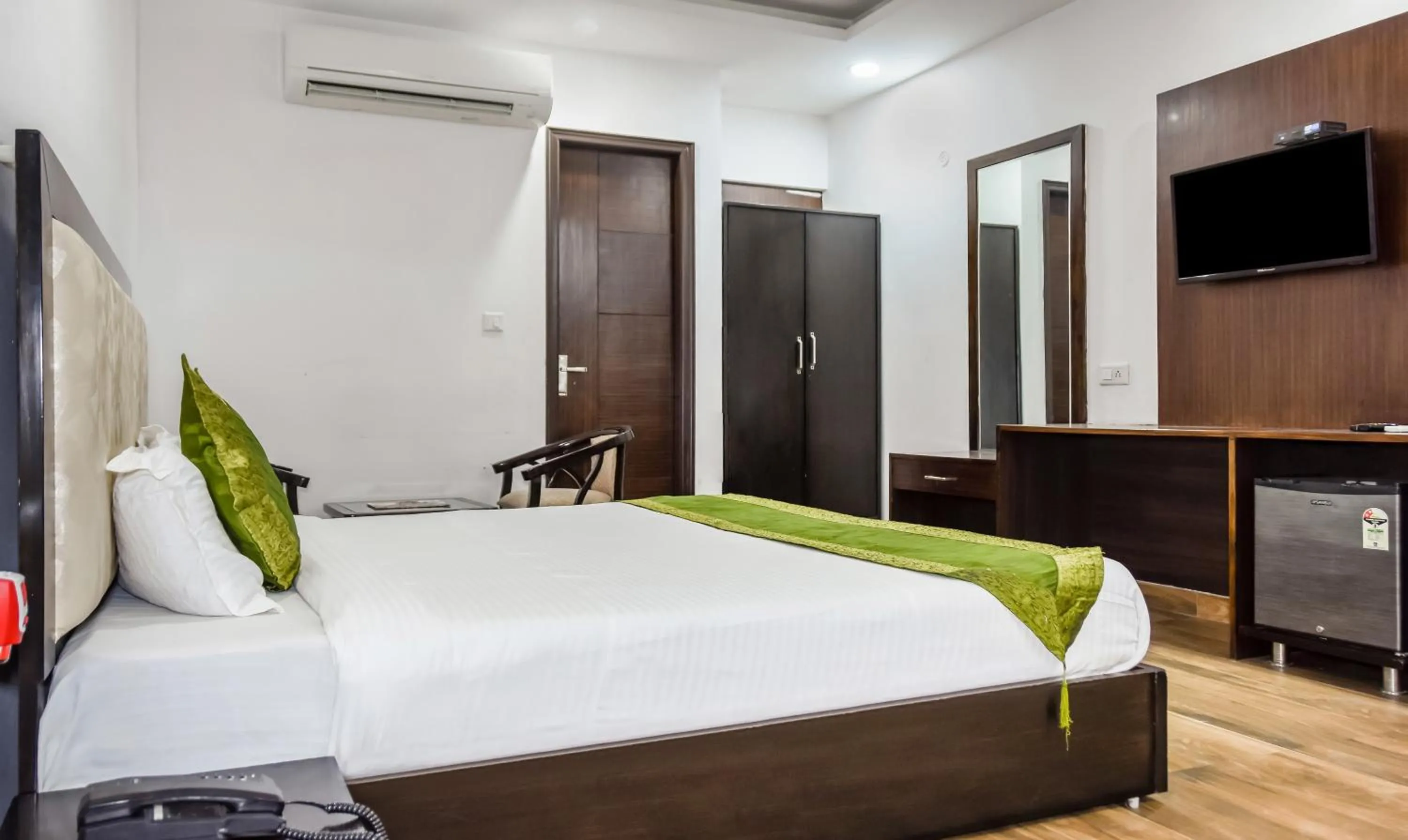 Bedroom, Bed in Treebo Red Petal Jalandhar