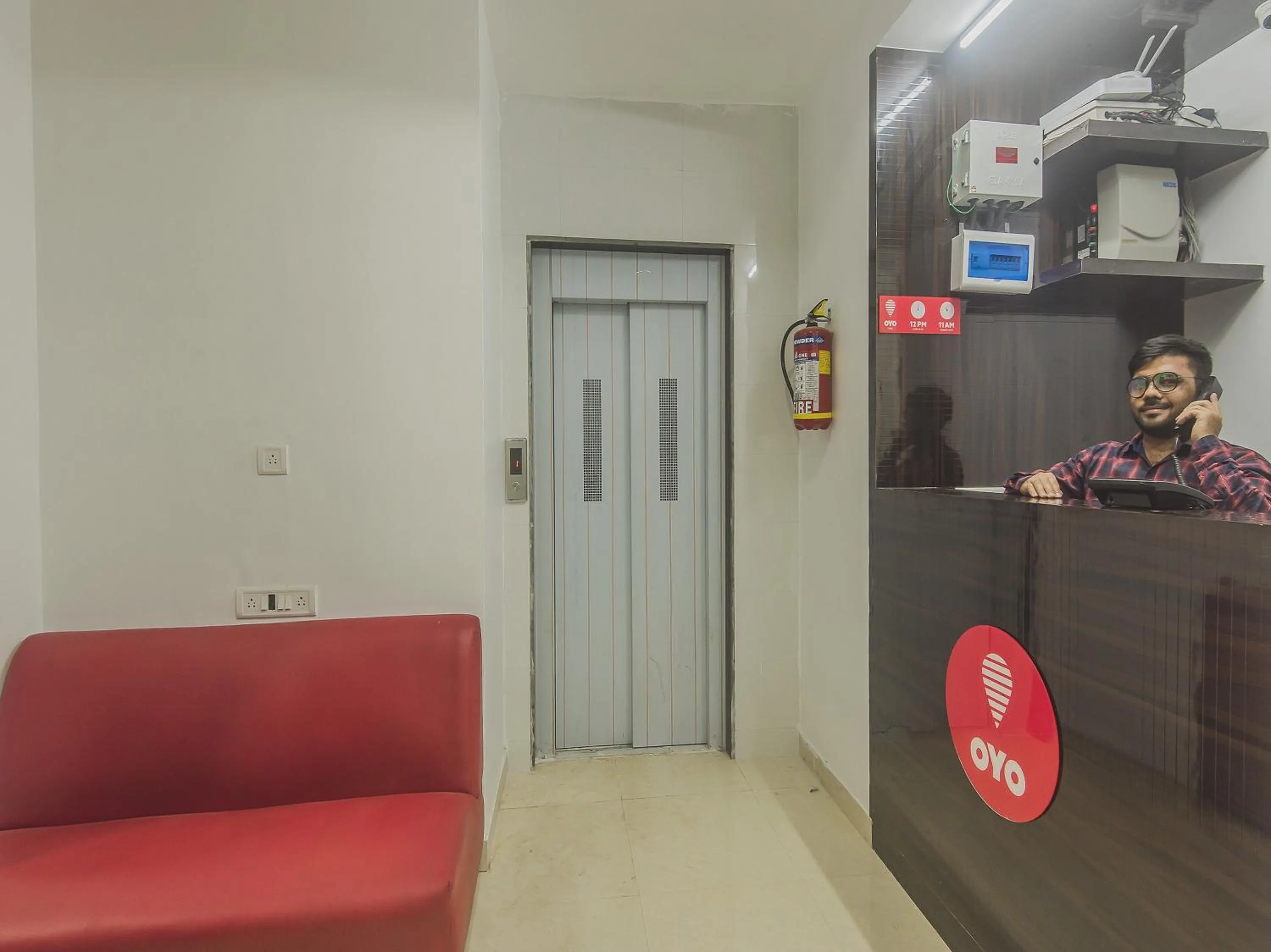 Lobby or reception in Super Hotel O Palace Inn Near Don Bosco (Borivali) Metro Station