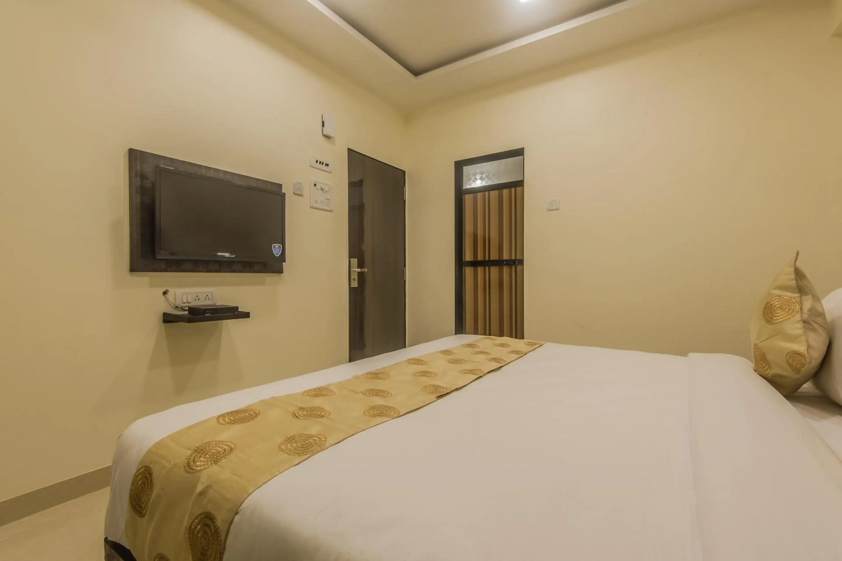 Bedroom, Bed in Super Hotel O Palace Inn Near Don Bosco (Borivali) Metro Station