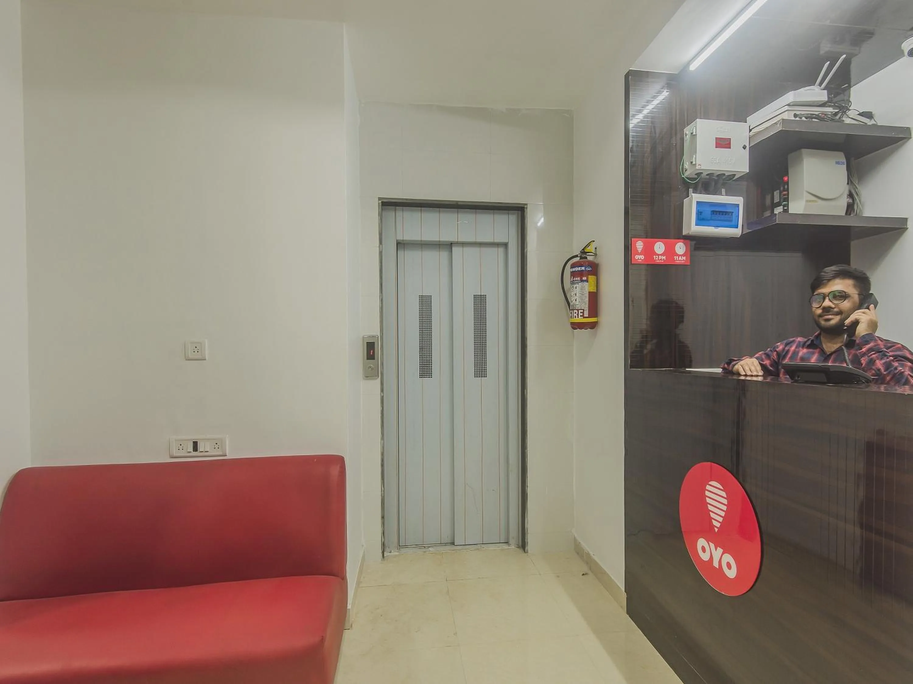 Lobby or reception in Super Hotel O Palace Inn Near Don Bosco (Borivali) Metro Station