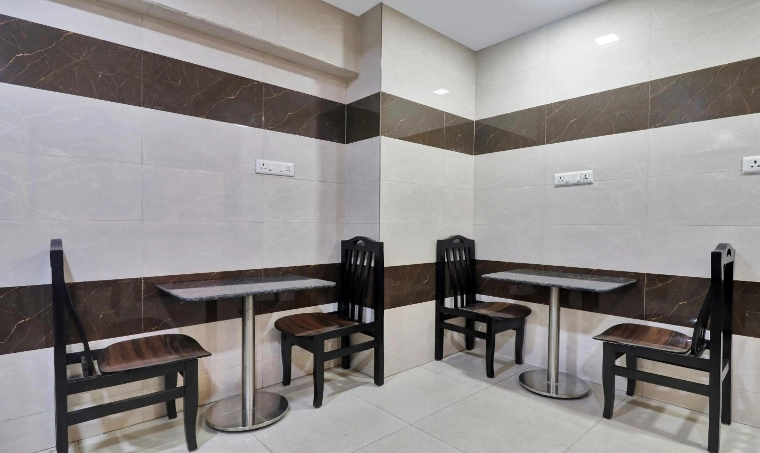 Restaurant/places to eat in Itsy Hotels Aflah