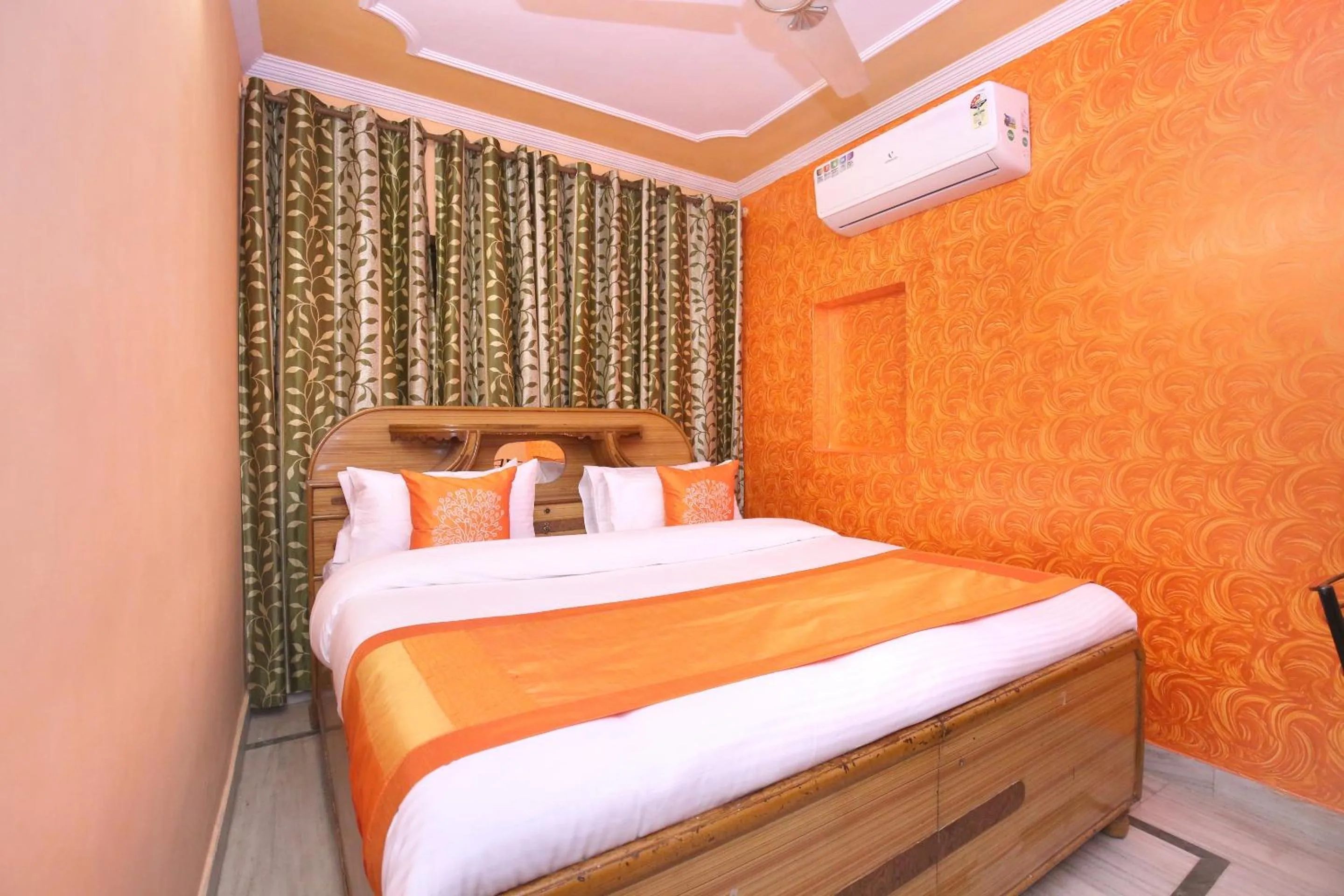 Bedroom, Bed in Hotel O Rajesh Palace